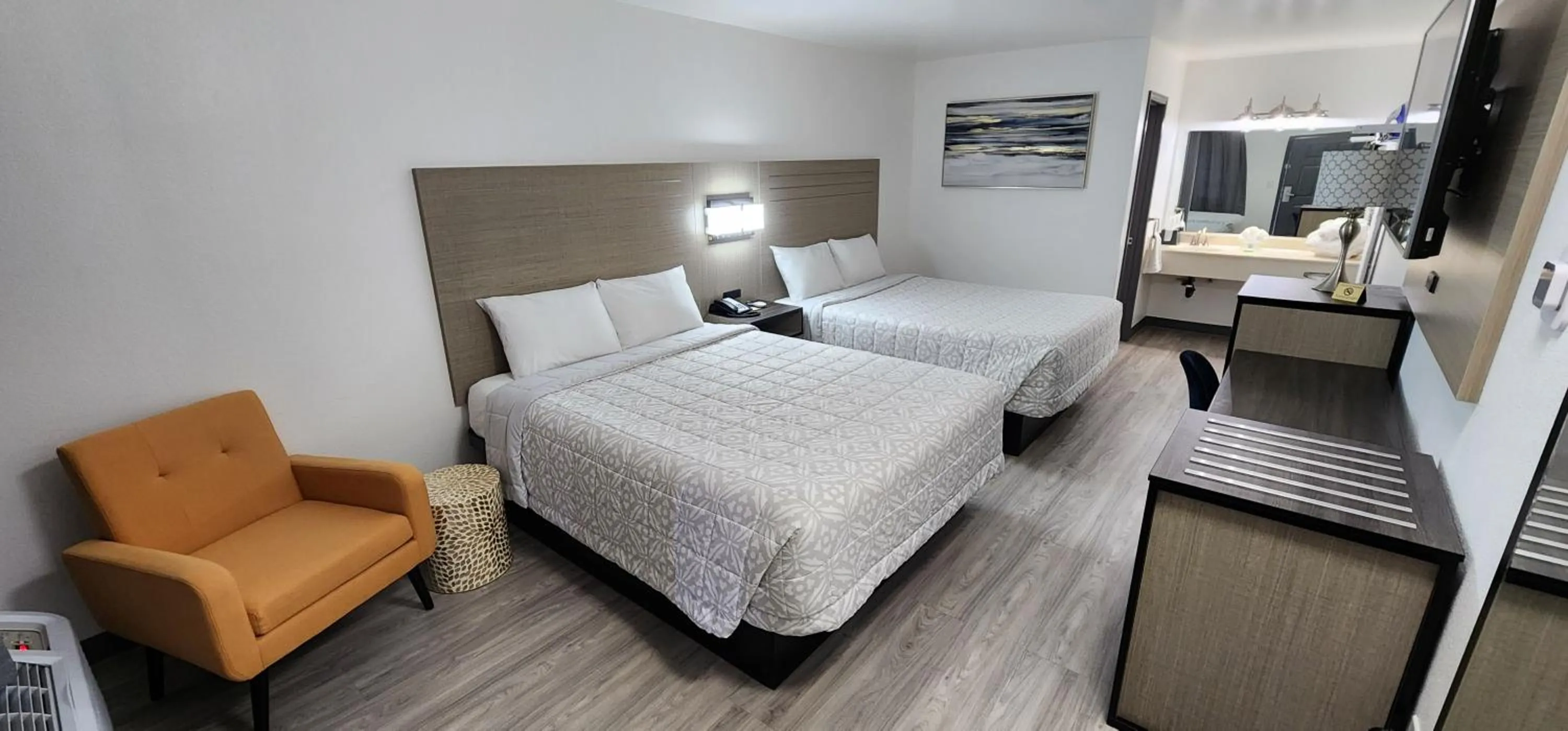 Photo of the whole room, Bed in Country Inn Banning