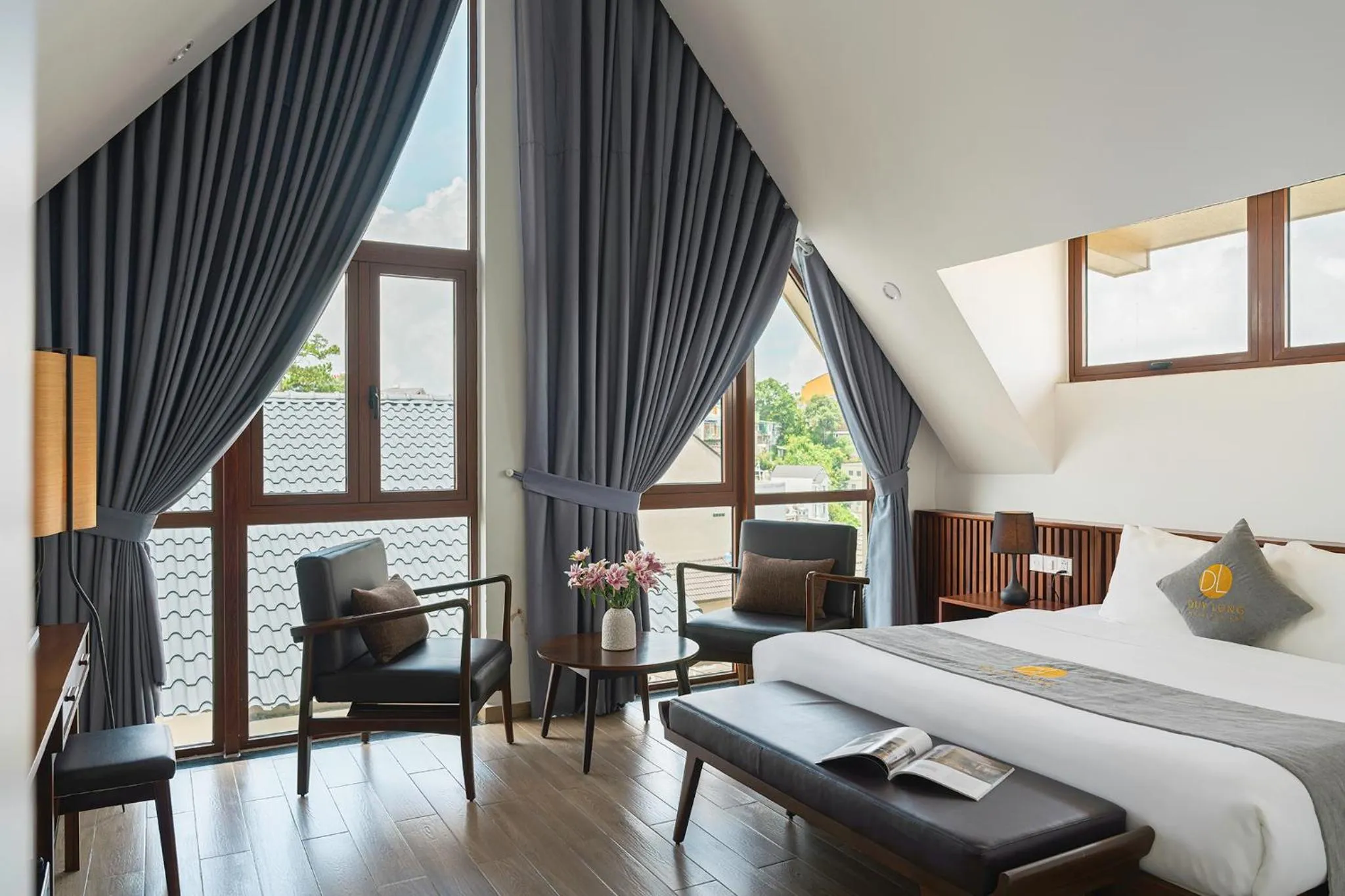 Living room, Bed in Duy Long Hotel