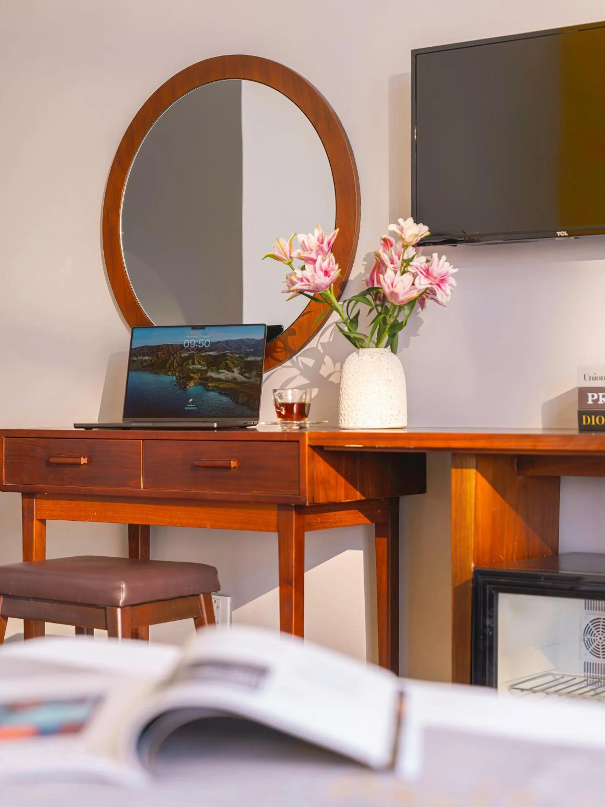 Communal lounge/ TV room in Duy Long Hotel