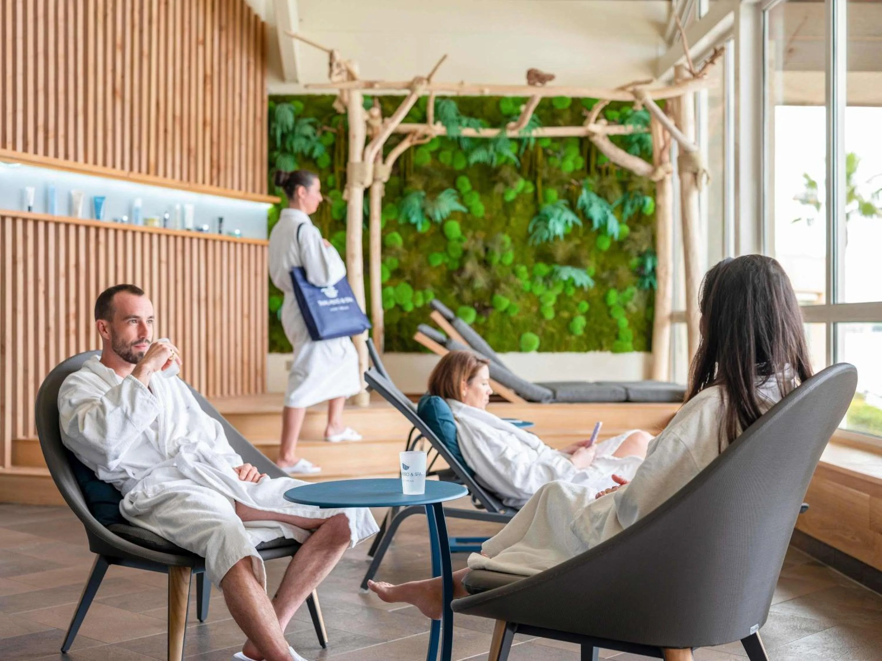 Property building in Mercure Thalasso & Spa Port Fréjus