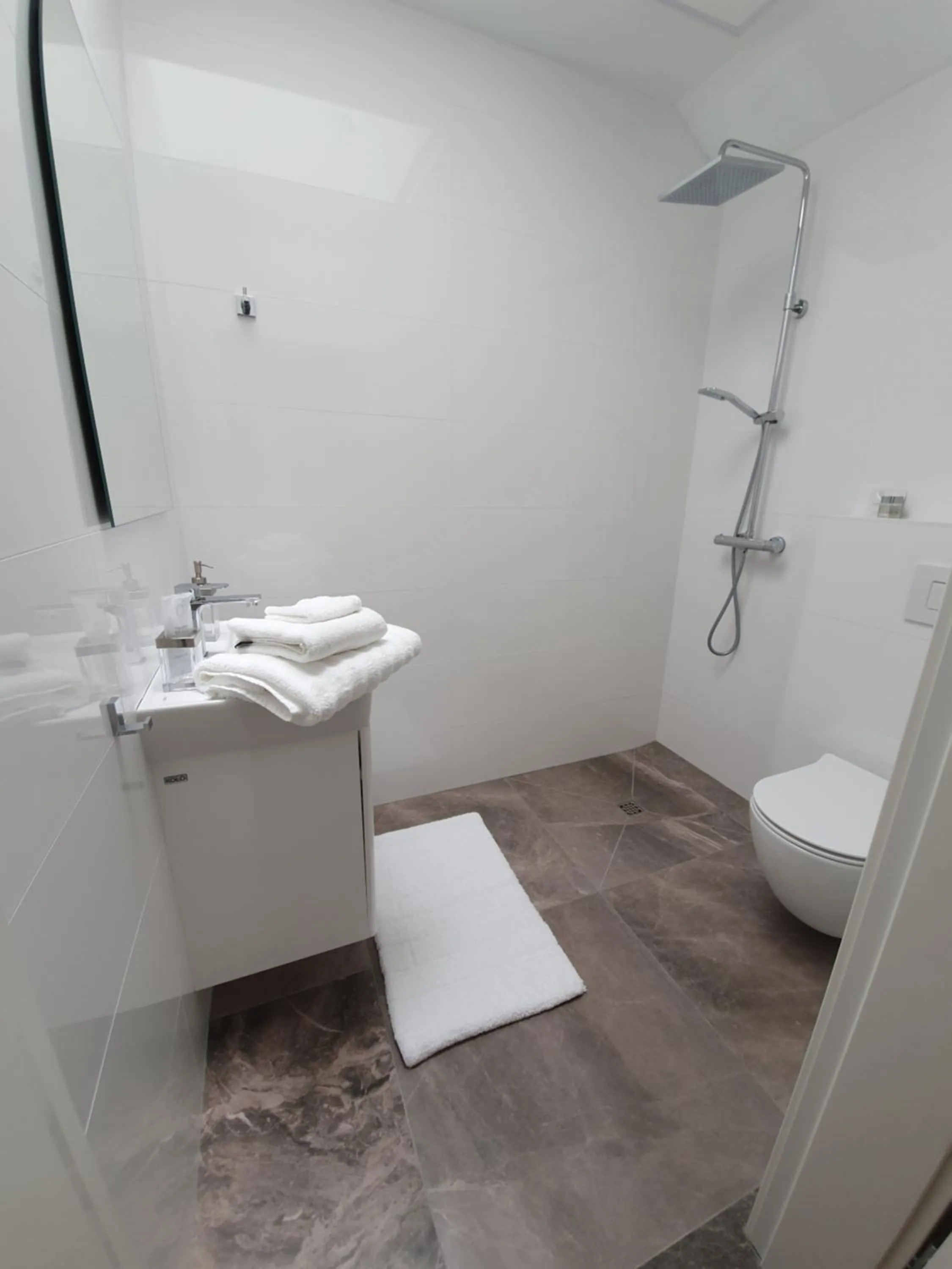 Shower in Apartmenthaus in Papenburg