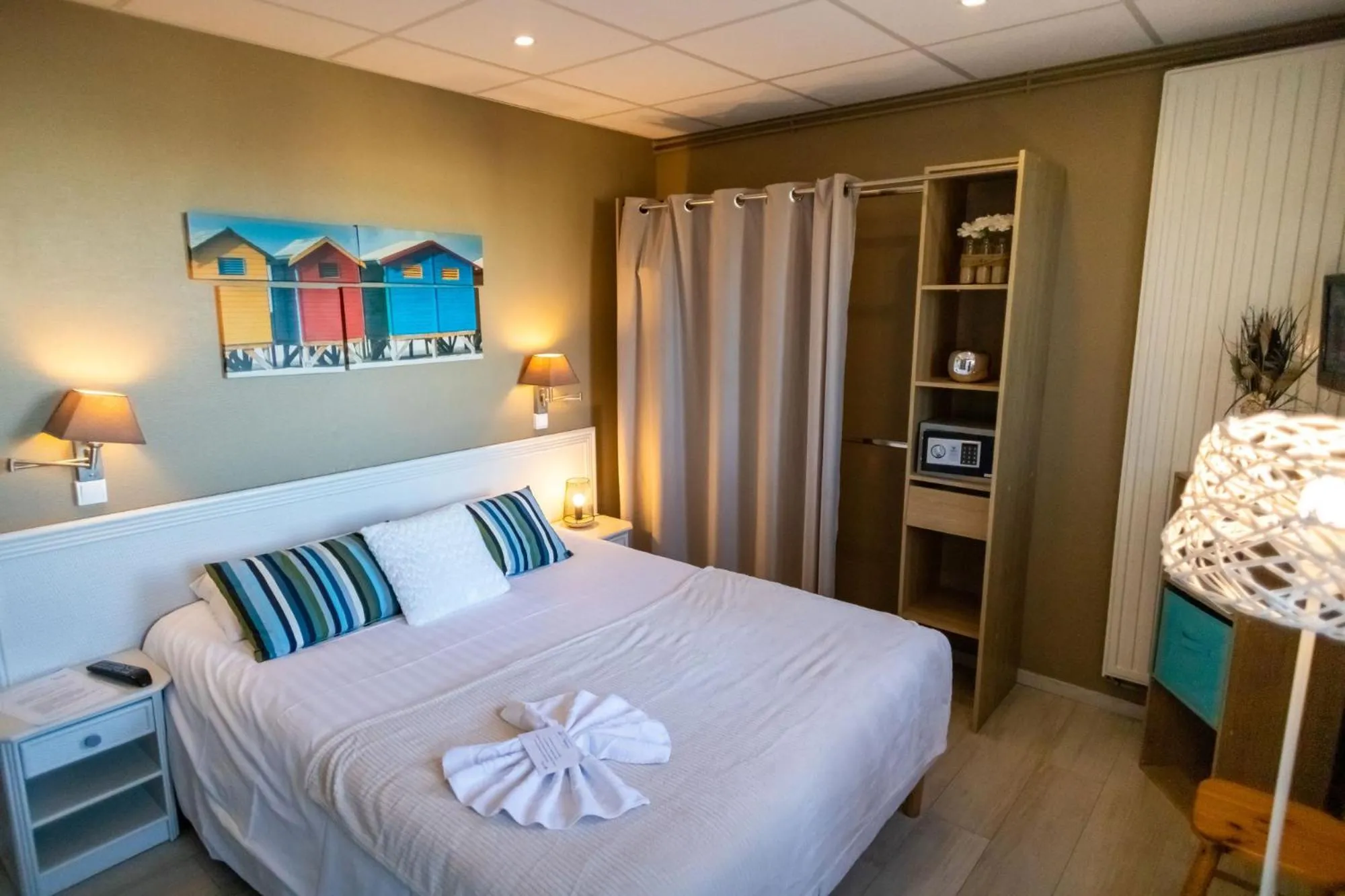 Bed in The Originals Boutique, Hôtel Neptune, Berck-sur-Mer