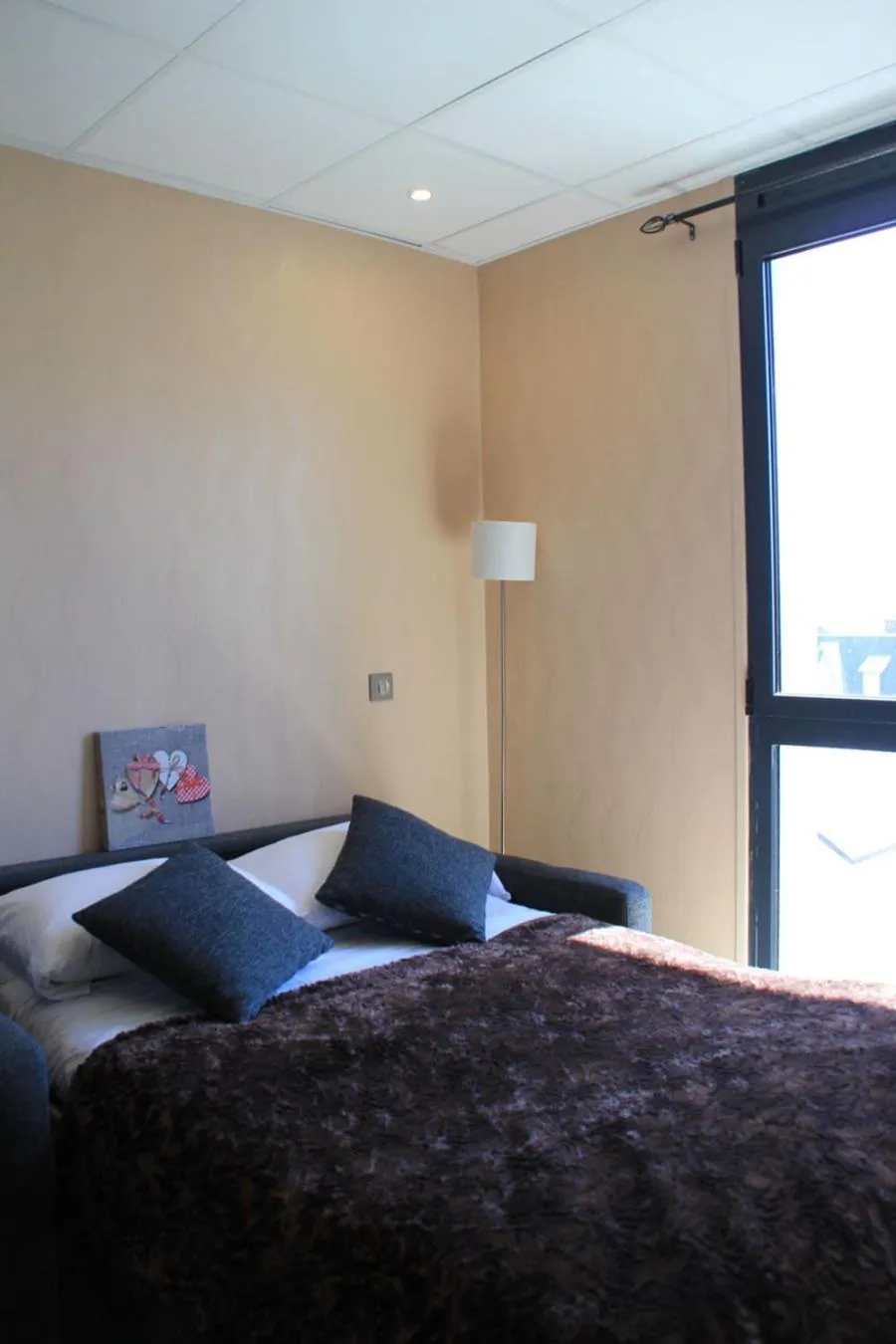 Shower, Bed in The Originals Boutique, Hôtel Neptune, Berck-sur-Mer