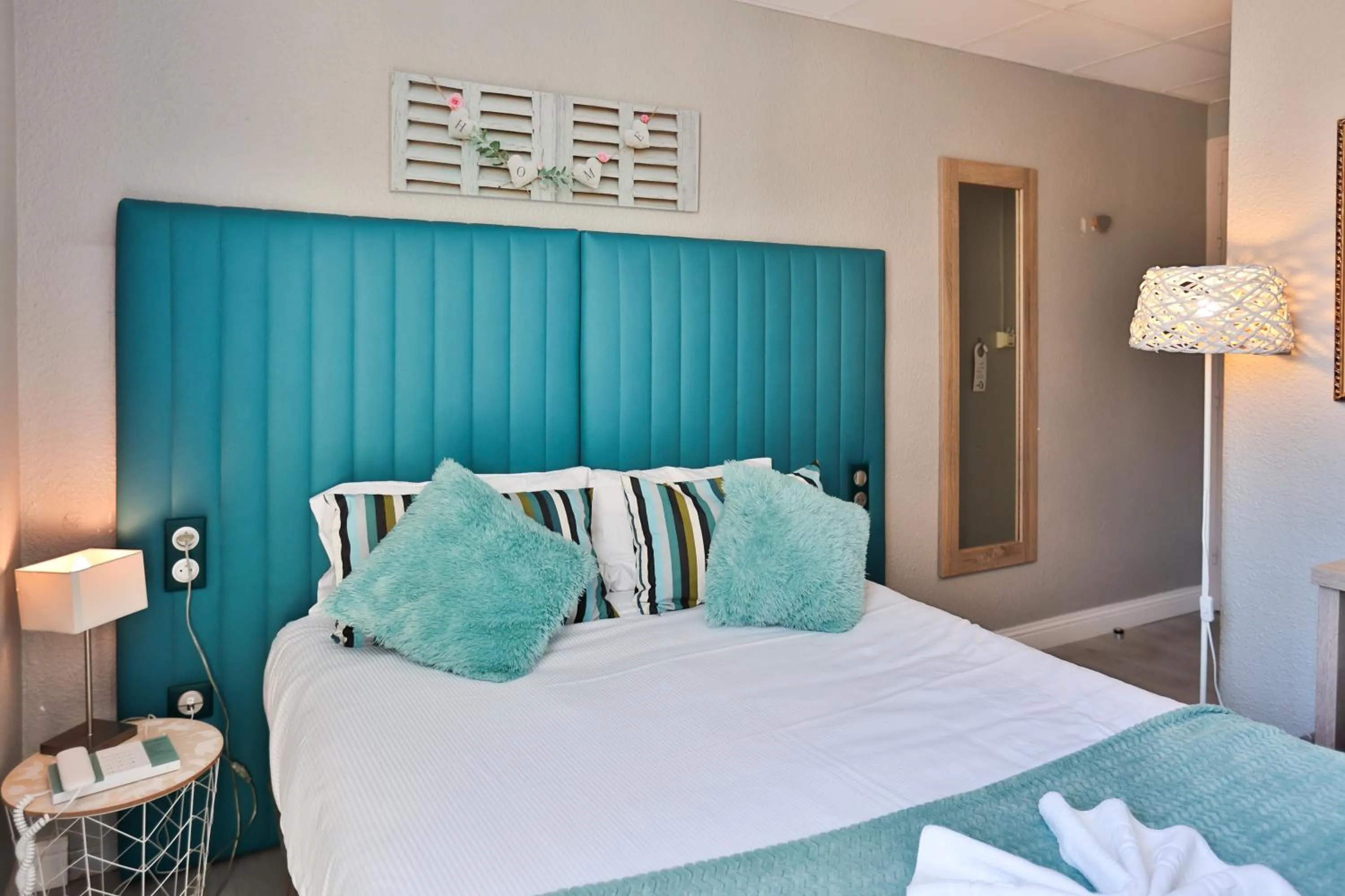 Photo of the whole room, Bed in The Originals Boutique, Hôtel Neptune, Berck-sur-Mer