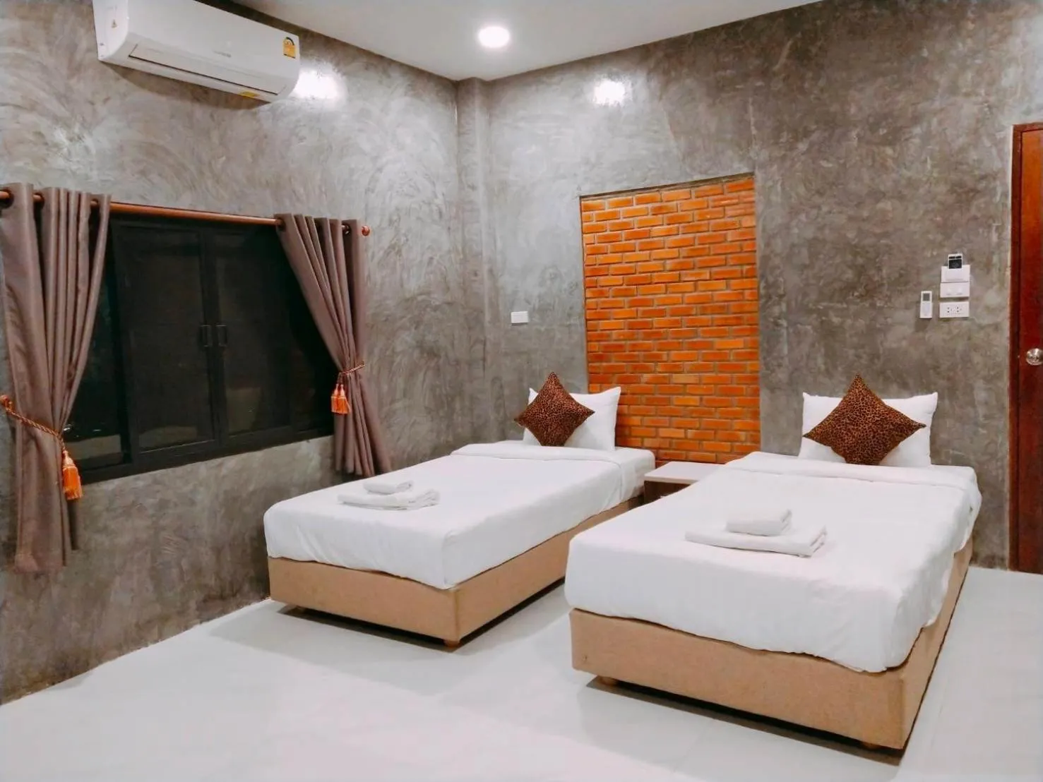 Bed in B-tel Chomthong resort Chiang mai