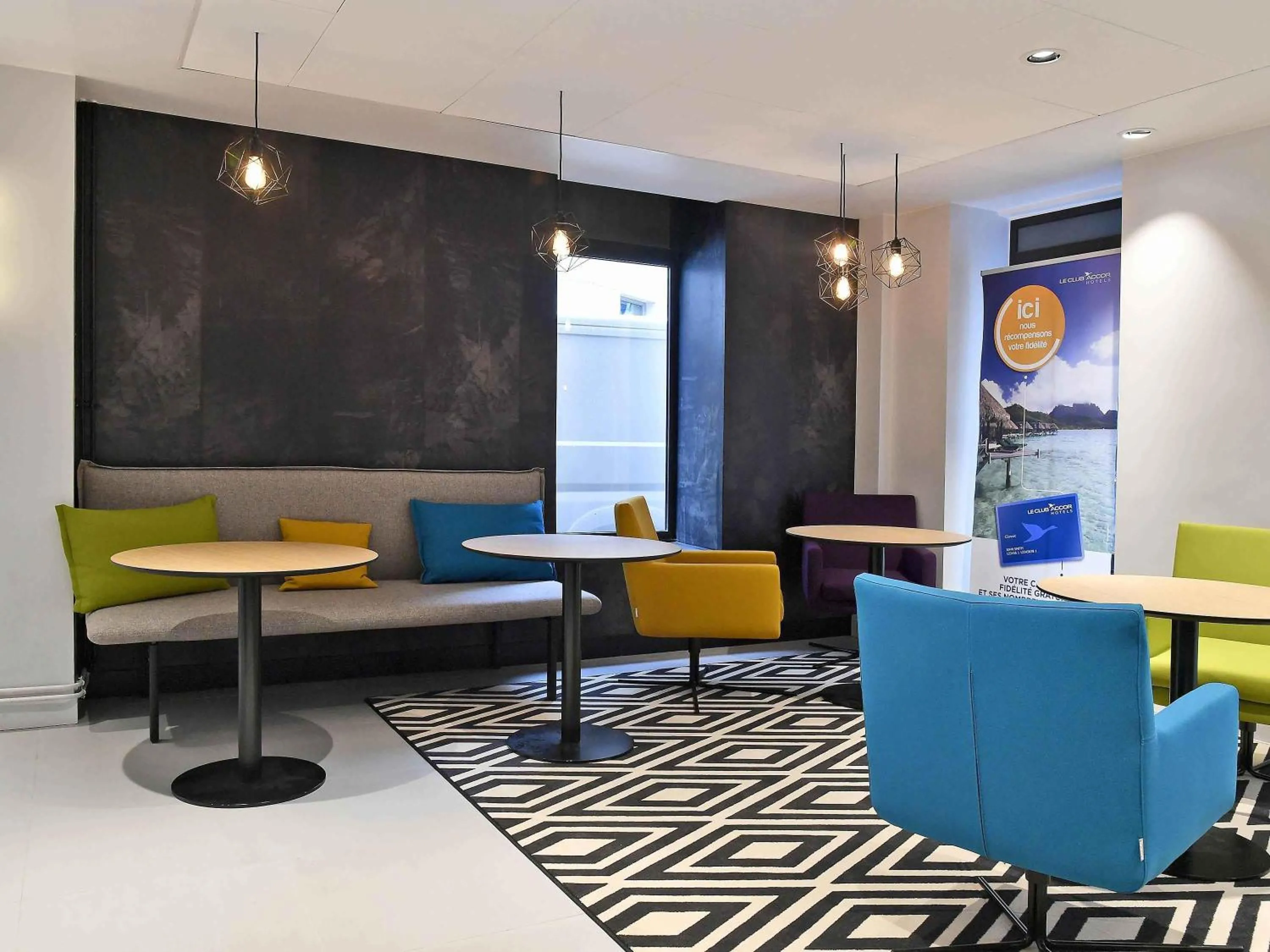 Lounge or bar in Mercure Paris Gare de l'Est