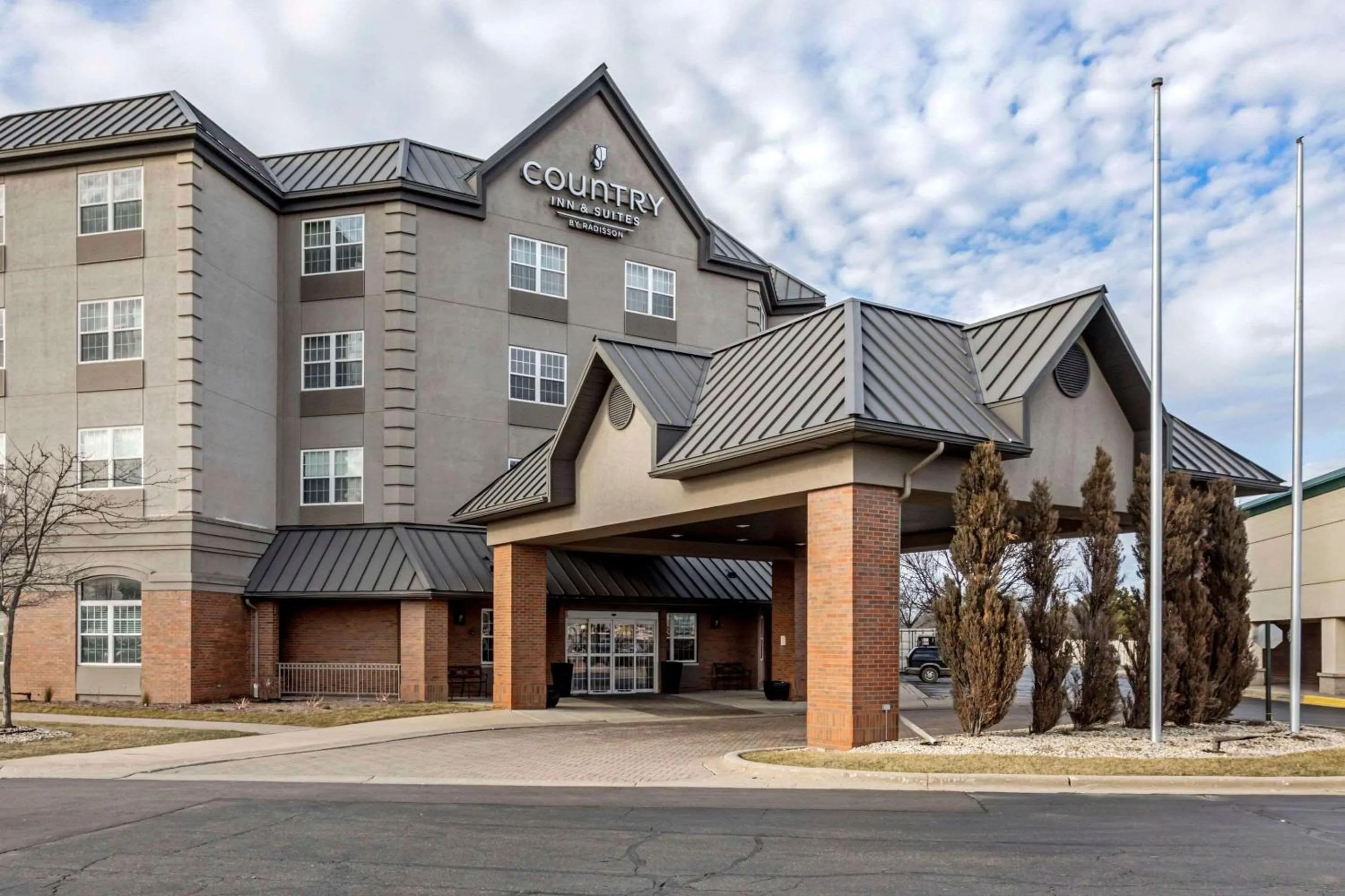 Property building in Country Inn & Suites by Radisson, Elk Grove Village-Itasca
