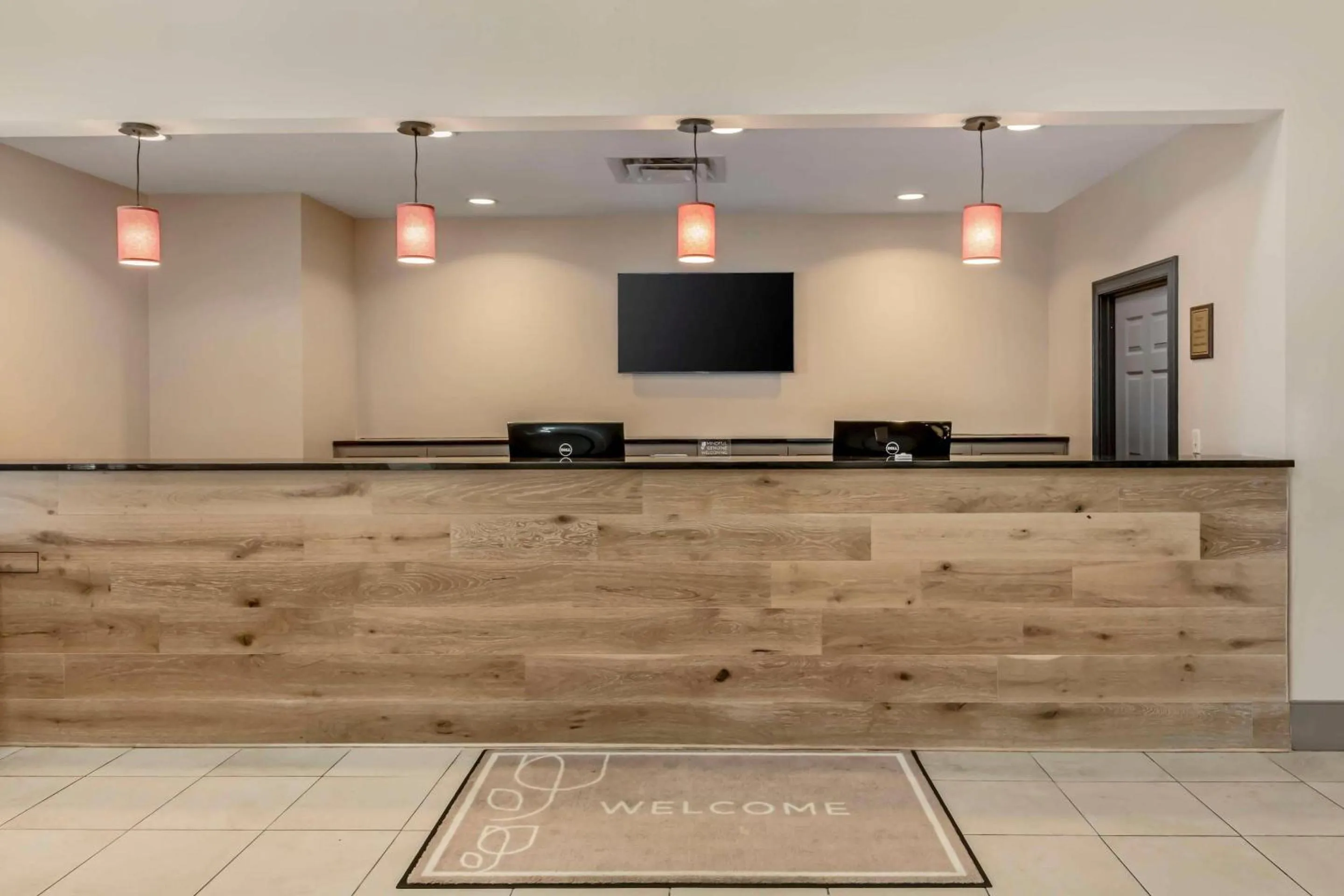 Lobby or reception in Country Inn & Suites by Radisson, Elk Grove Village-Itasca