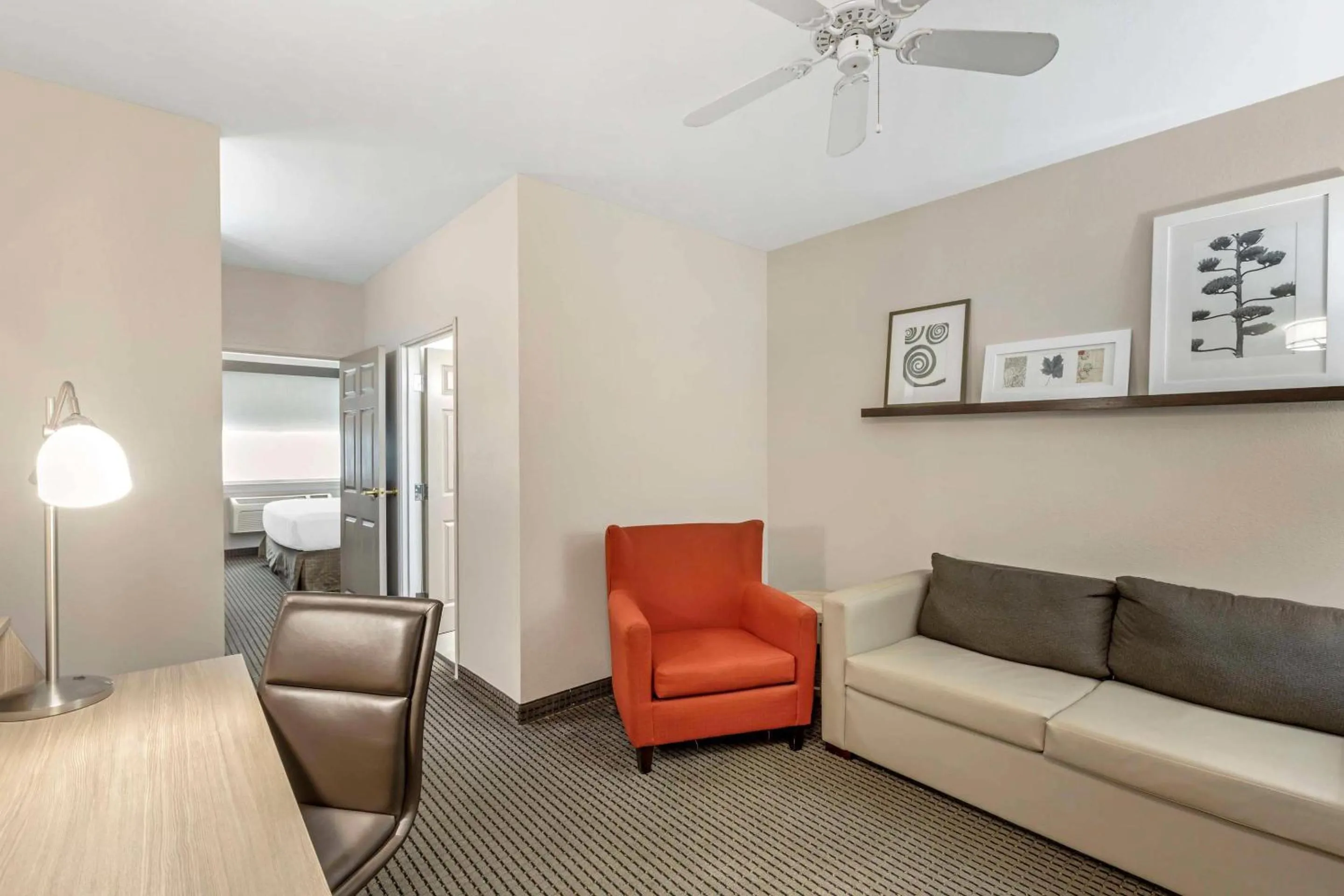 Bedroom in Country Inn & Suites by Radisson, Elk Grove Village-Itasca