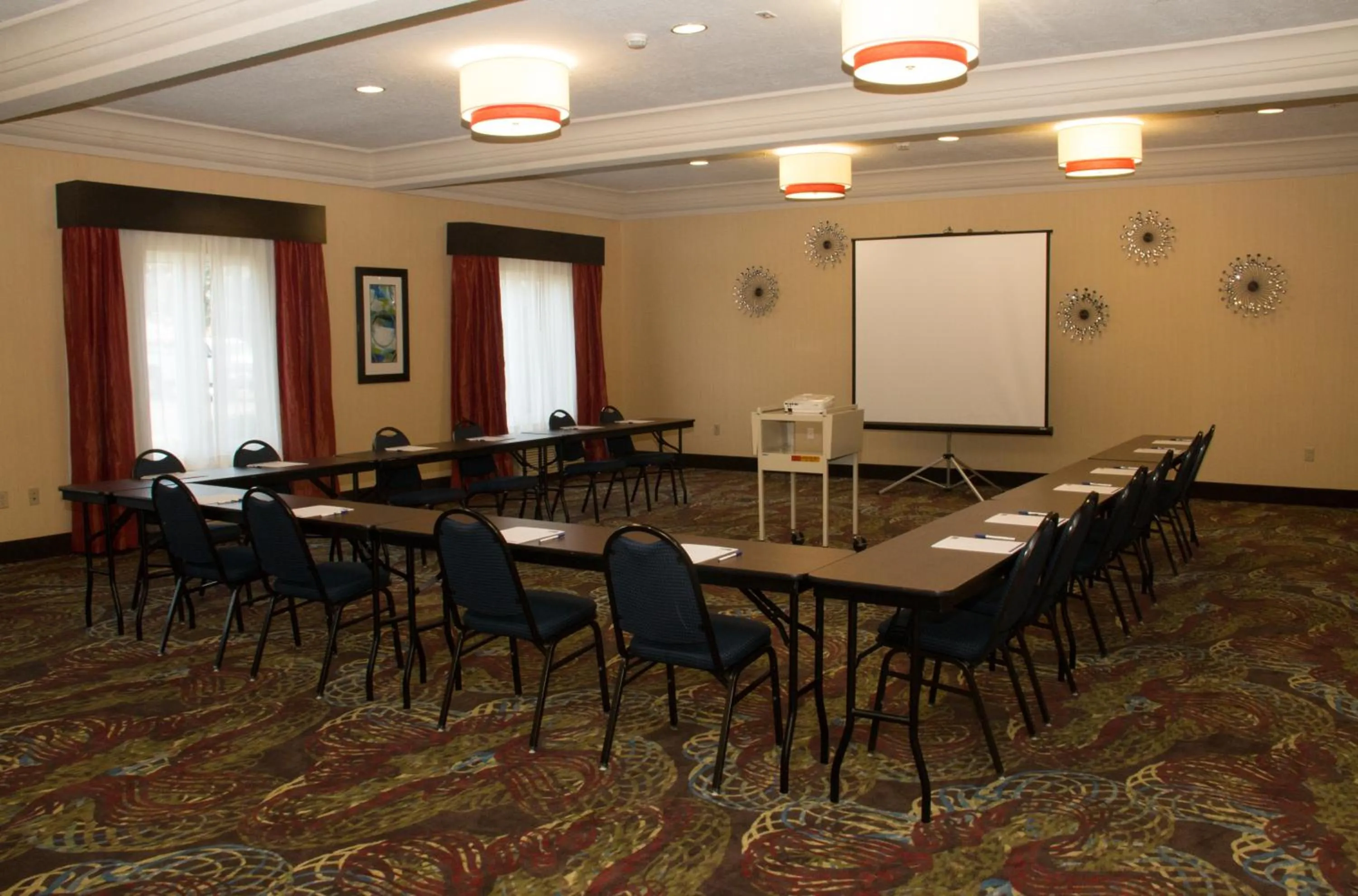 Meeting/conference room in Holiday Inn Express Hotel & Suites Saginaw by IHG