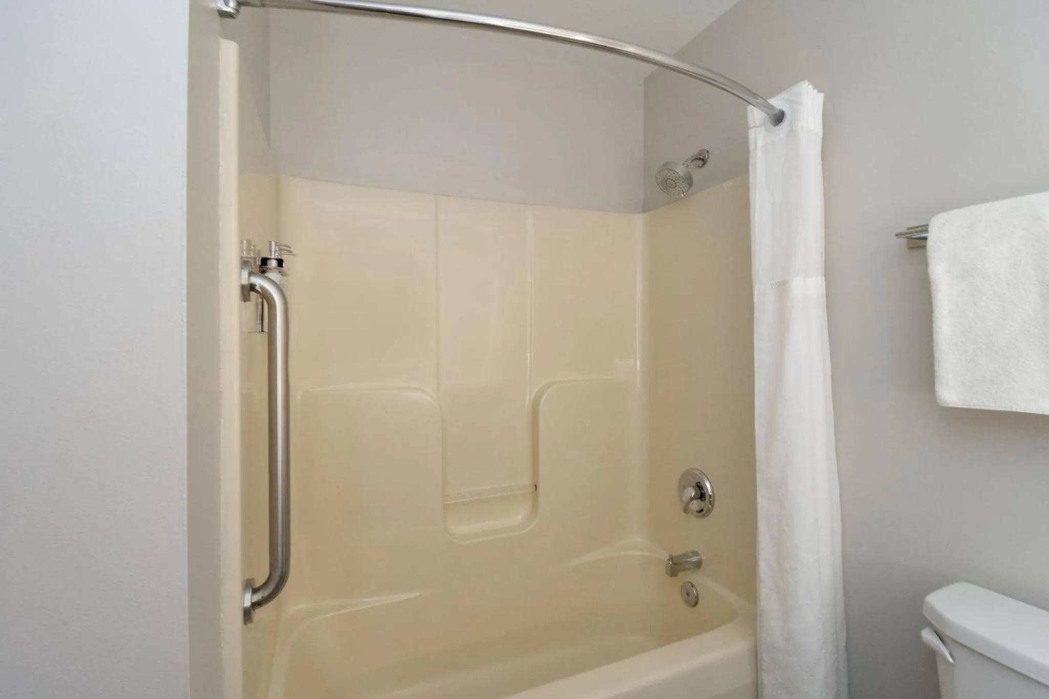 Bathroom in Holiday Inn Express Hotel & Suites Saginaw by IHG