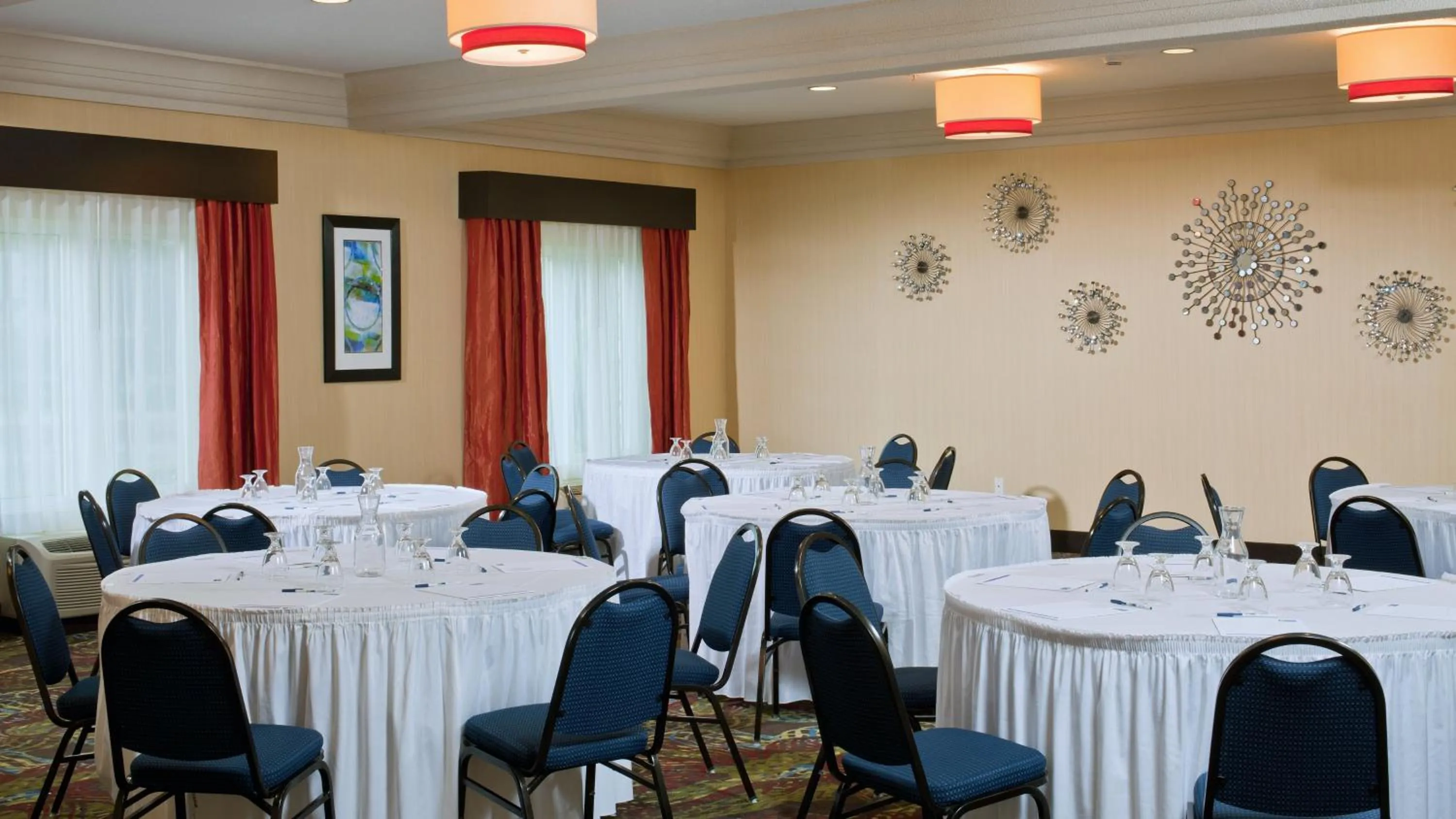 Meeting/conference room in Holiday Inn Express Hotel & Suites Saginaw by IHG