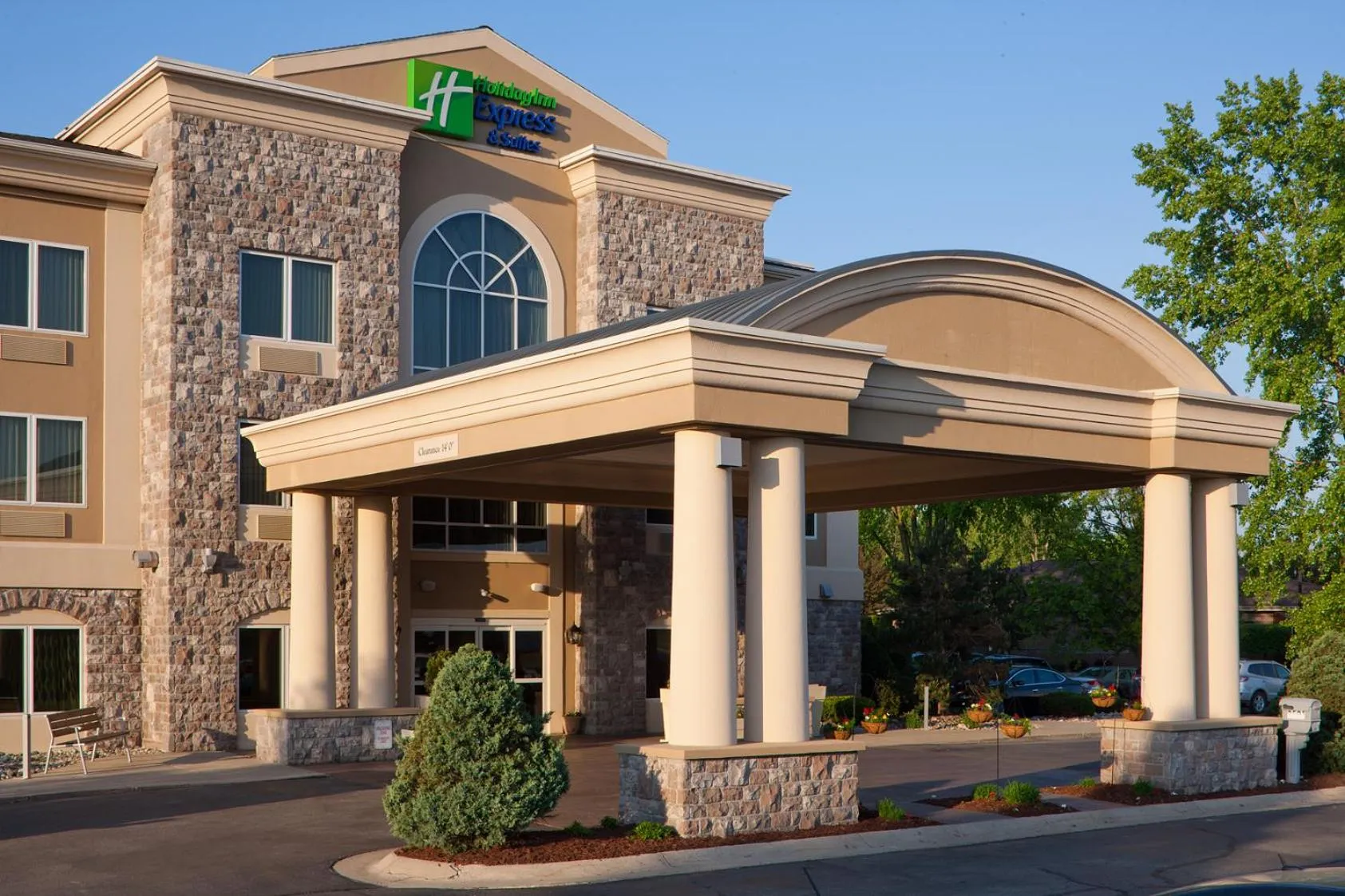 Facade/entrance in Holiday Inn Express Hotel & Suites Saginaw by IHG