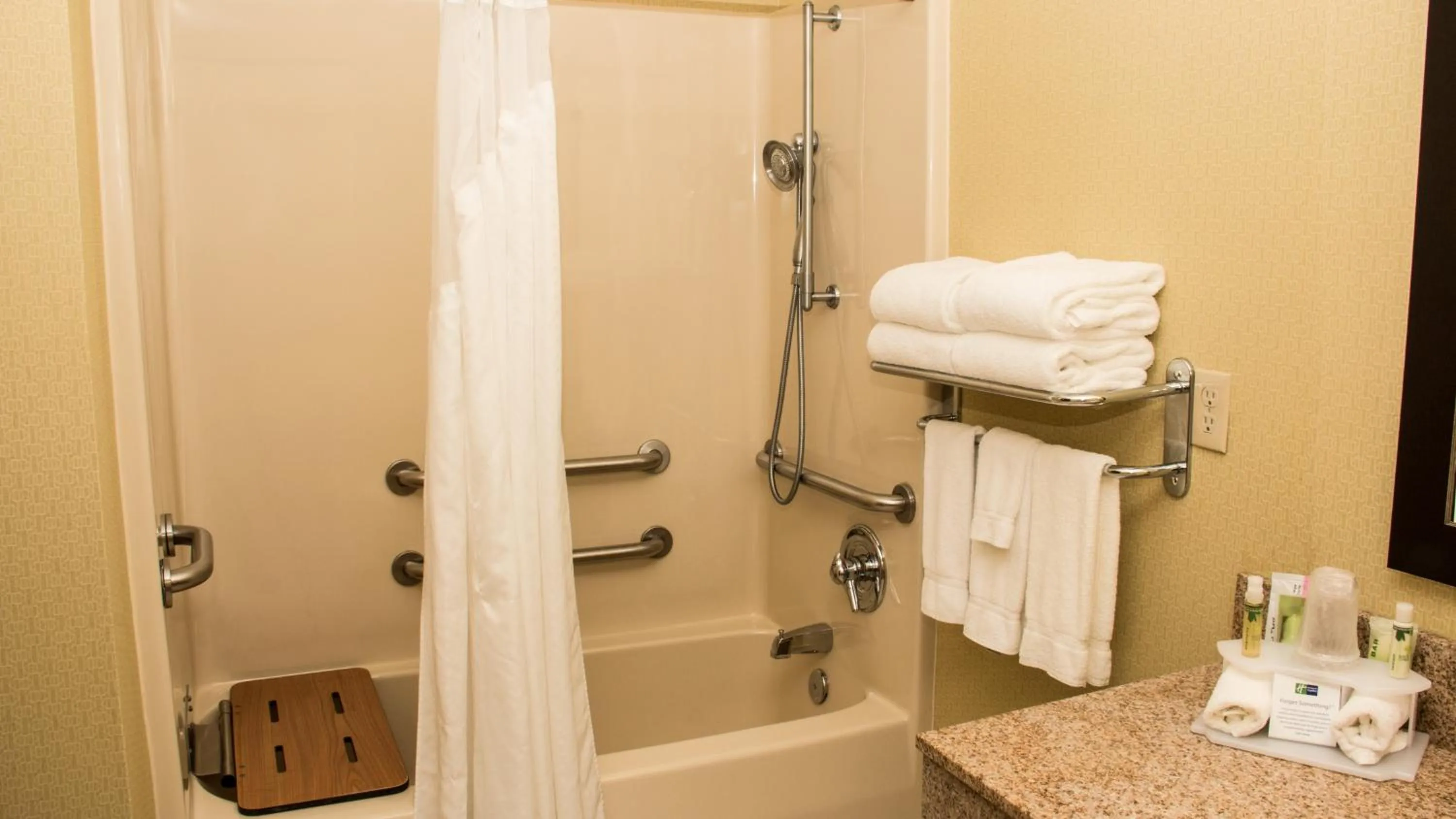 Photo of the whole room in Holiday Inn Express Hotel & Suites Saginaw by IHG