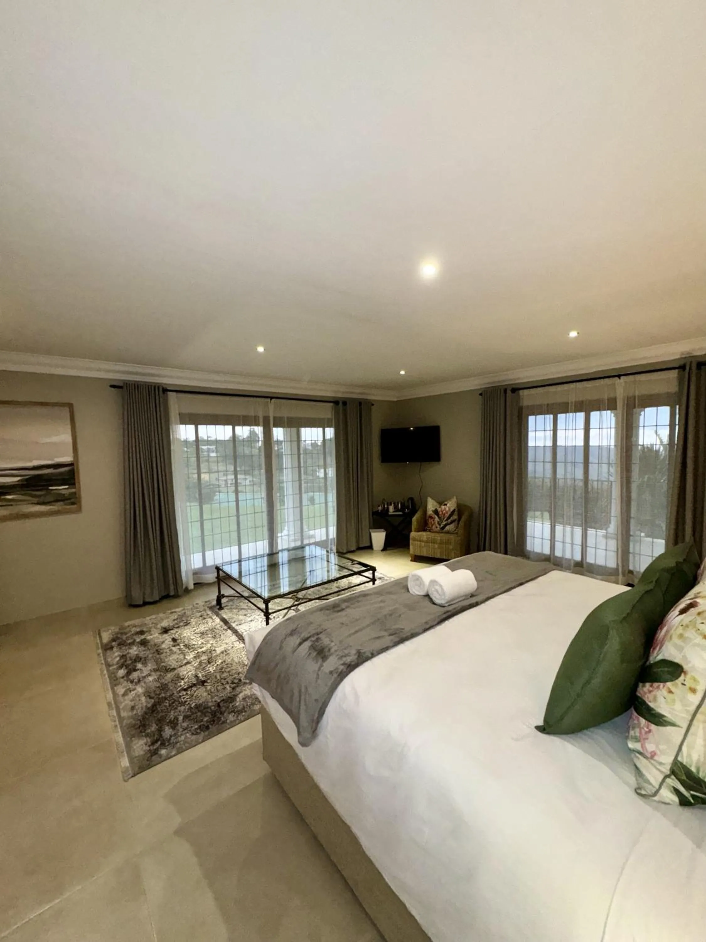 Photo of the whole room, Bed in Churchill House