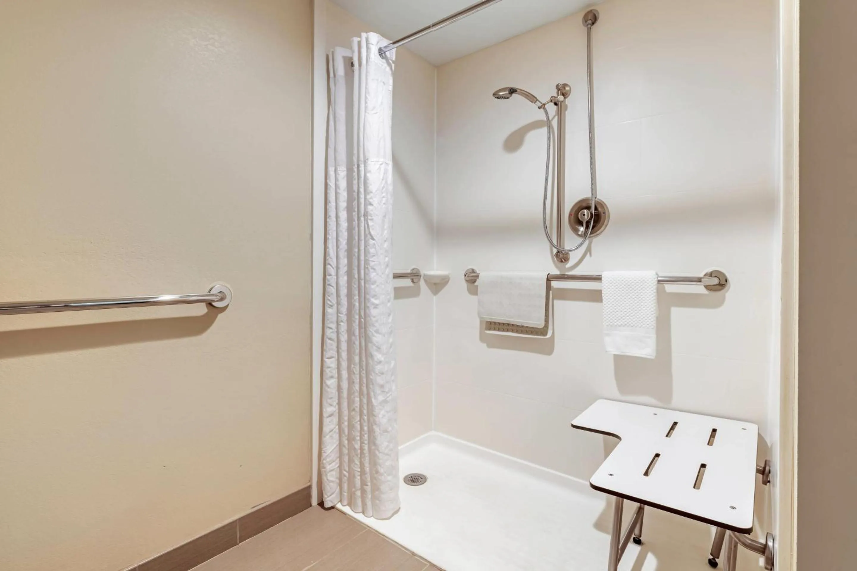 Bedroom in Comfort Inn MSP Airport - Mall of America