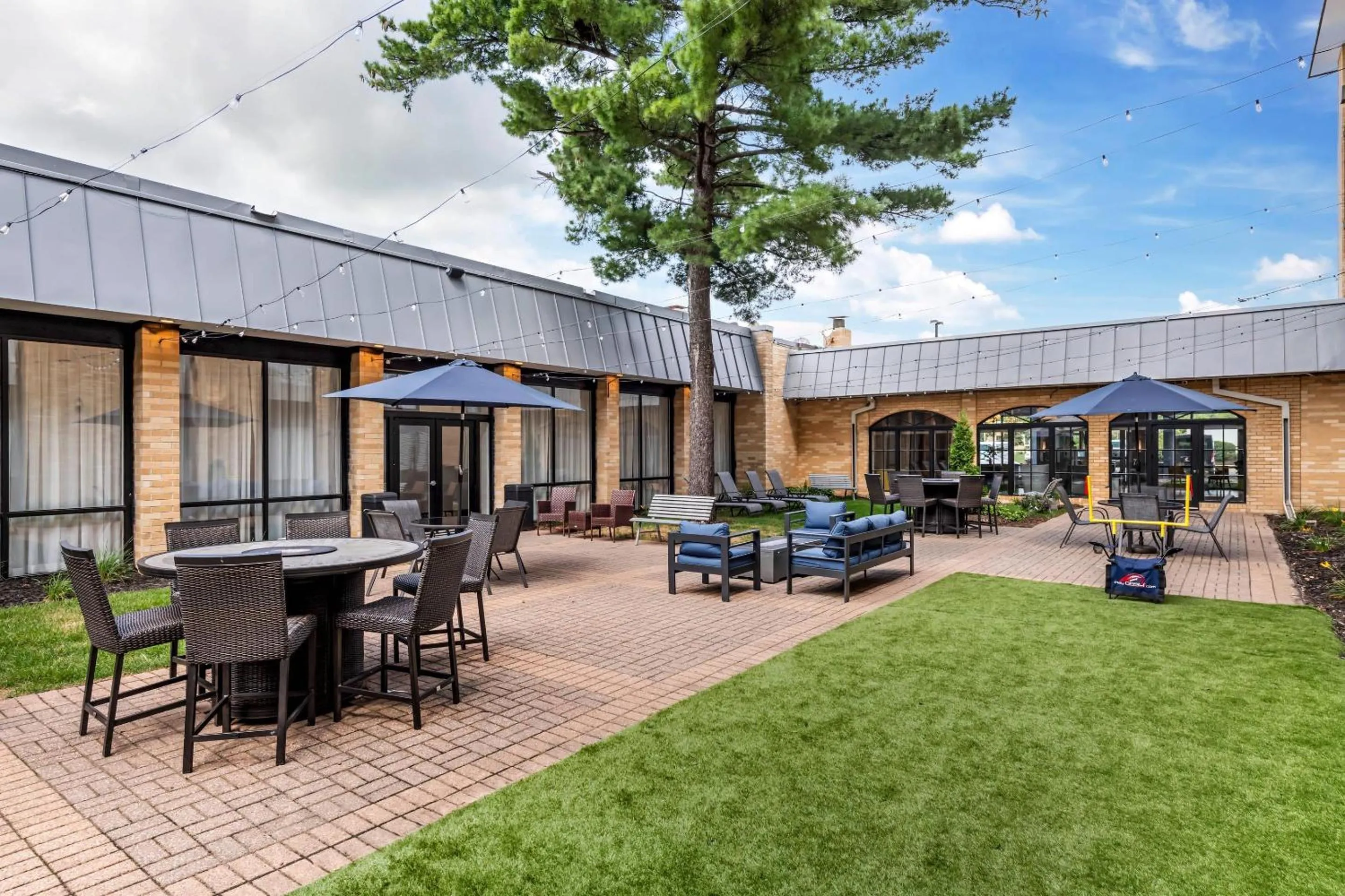 Swimming pool in Comfort Inn MSP Airport - Mall of America