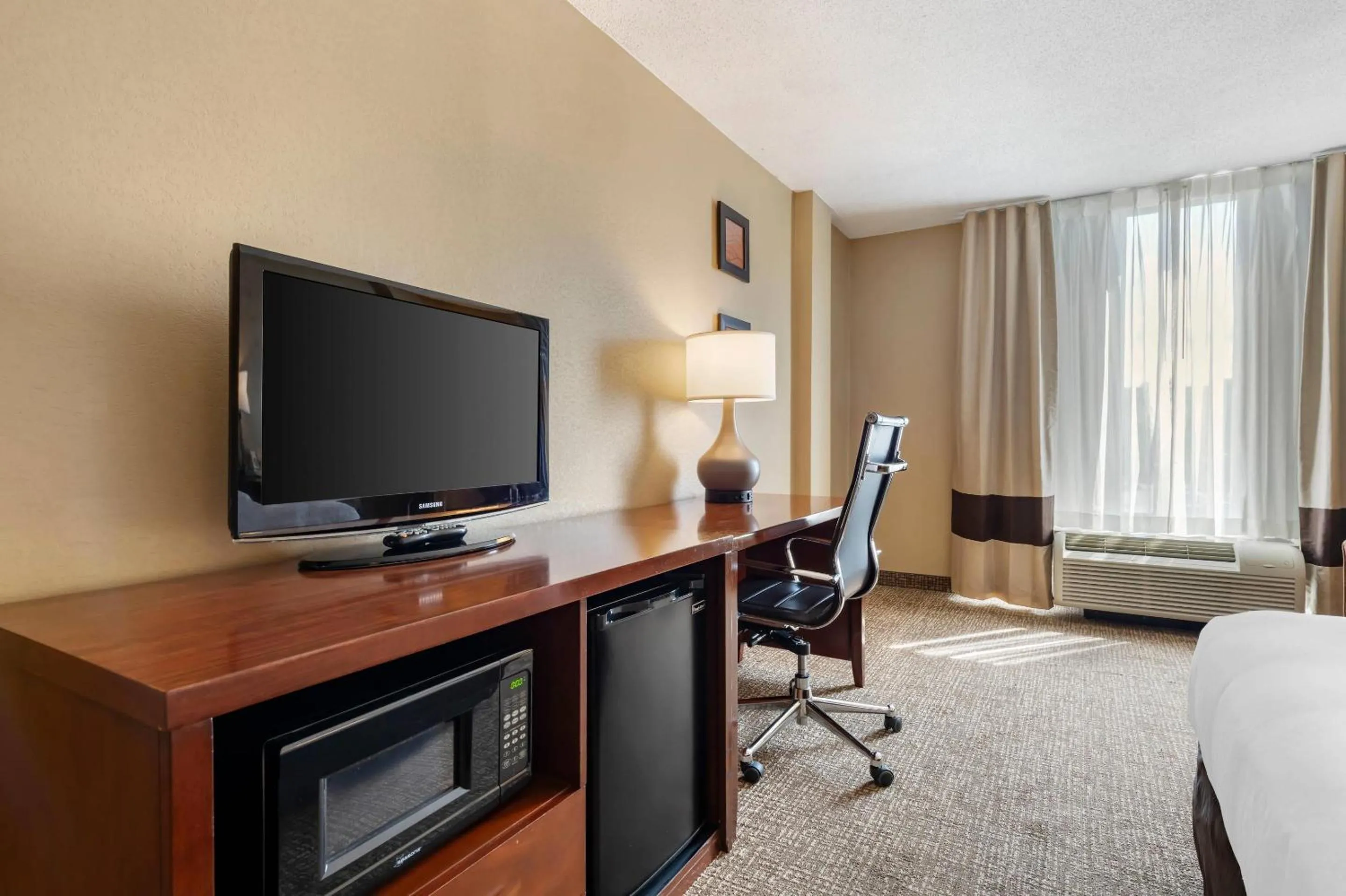 Bedroom in Comfort Inn MSP Airport - Mall of America