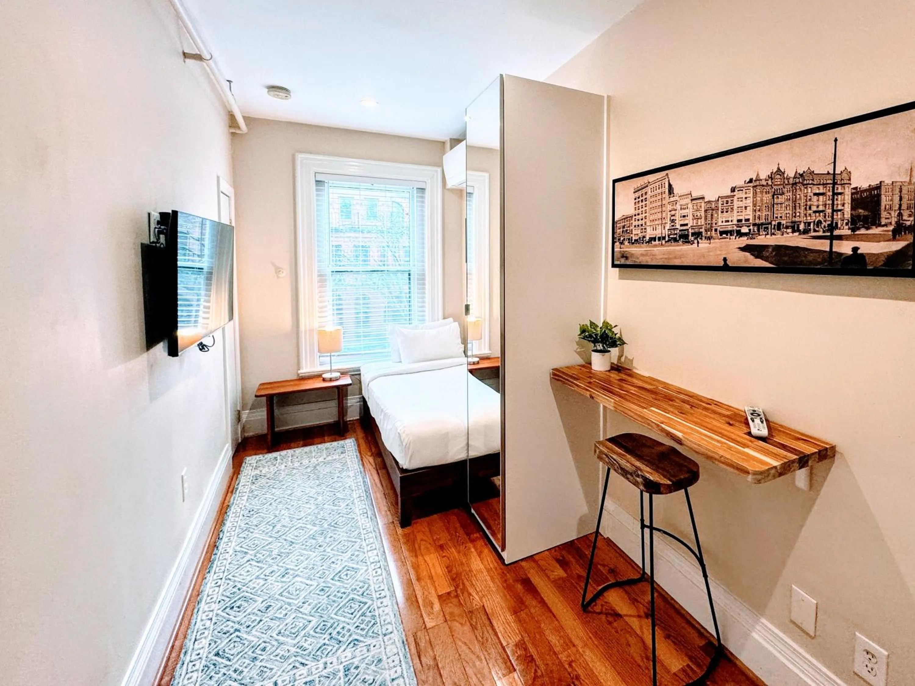 Photo of the whole room, Bed in Copley House