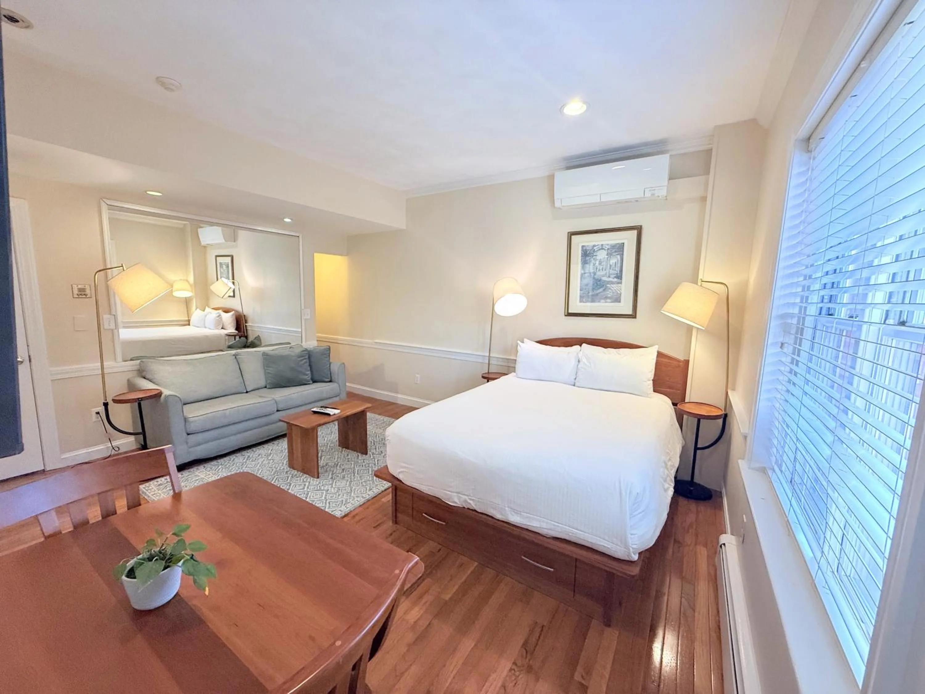 Photo of the whole room, Bed in Copley House