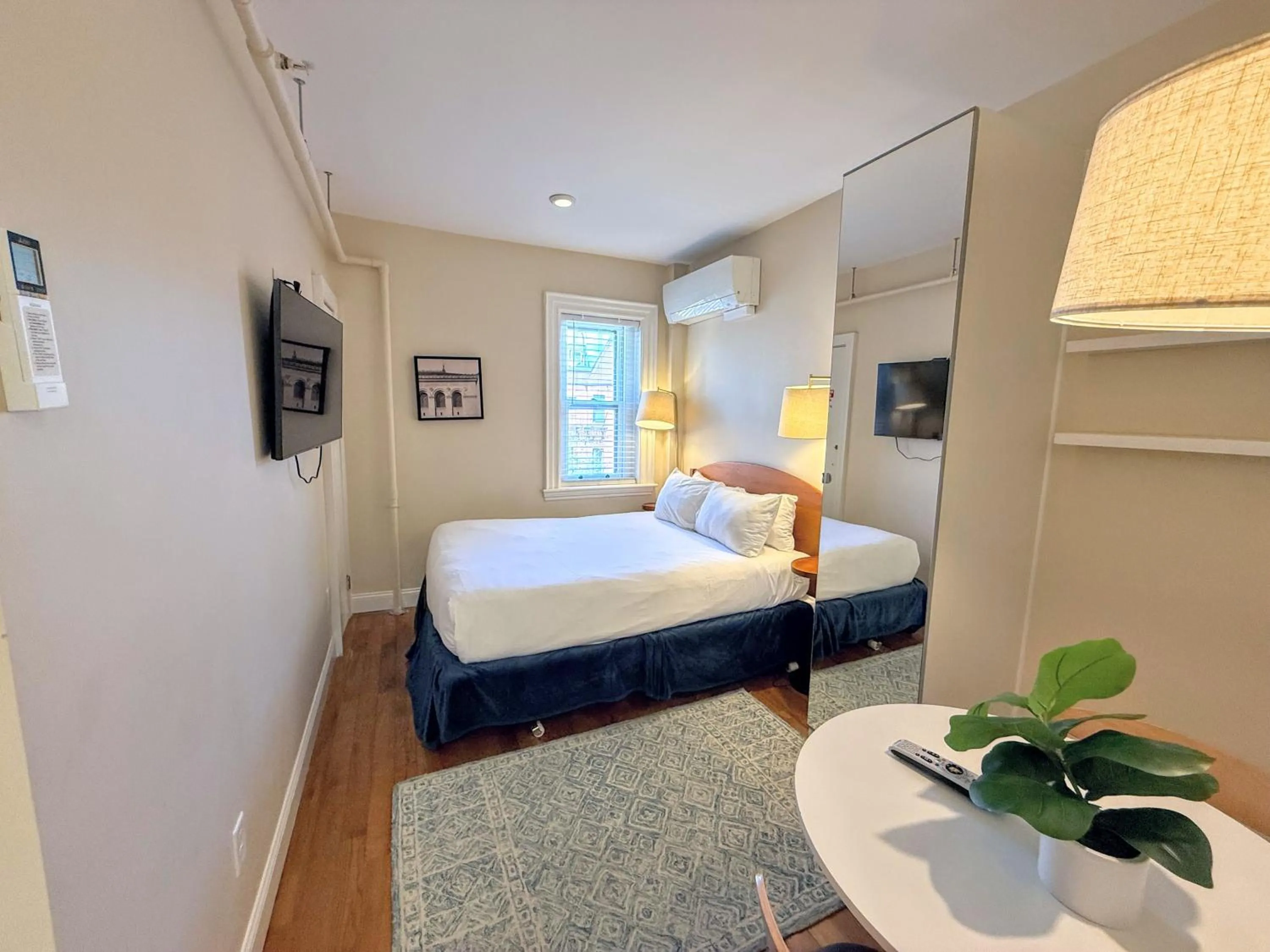 Photo of the whole room, Bed in Copley House