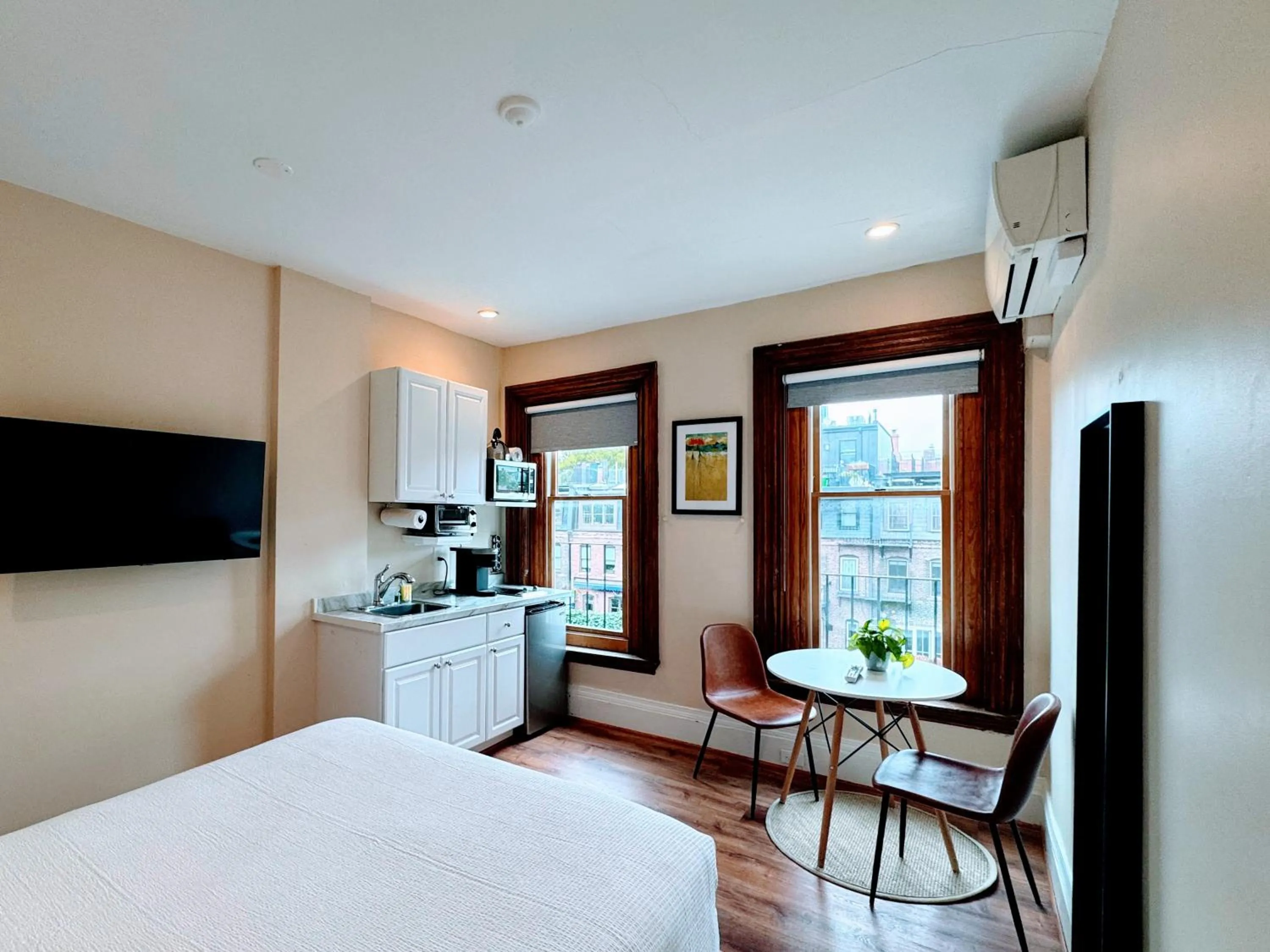 Photo of the whole room, Bed in Copley House