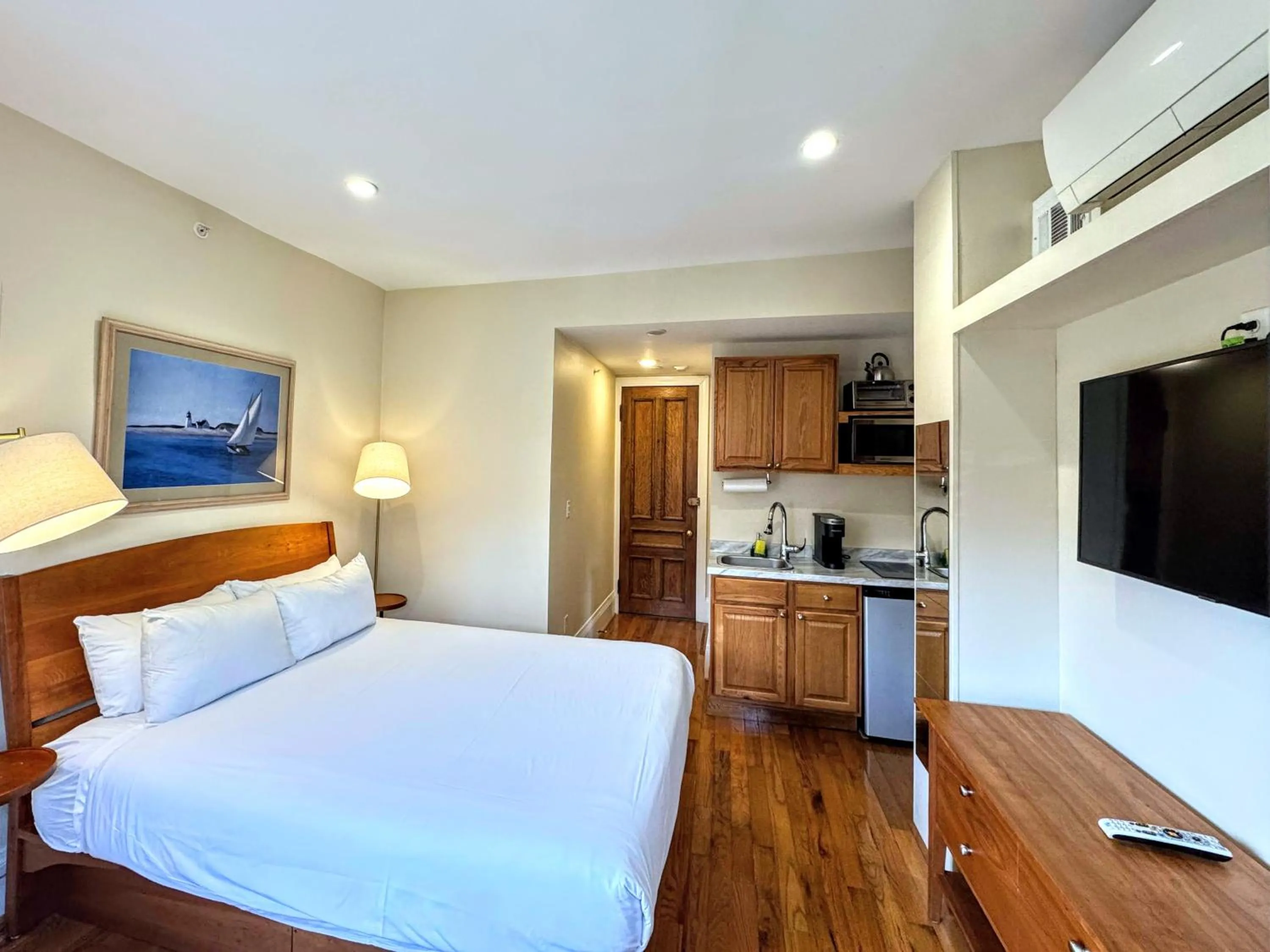 Photo of the whole room, Bed in Copley House