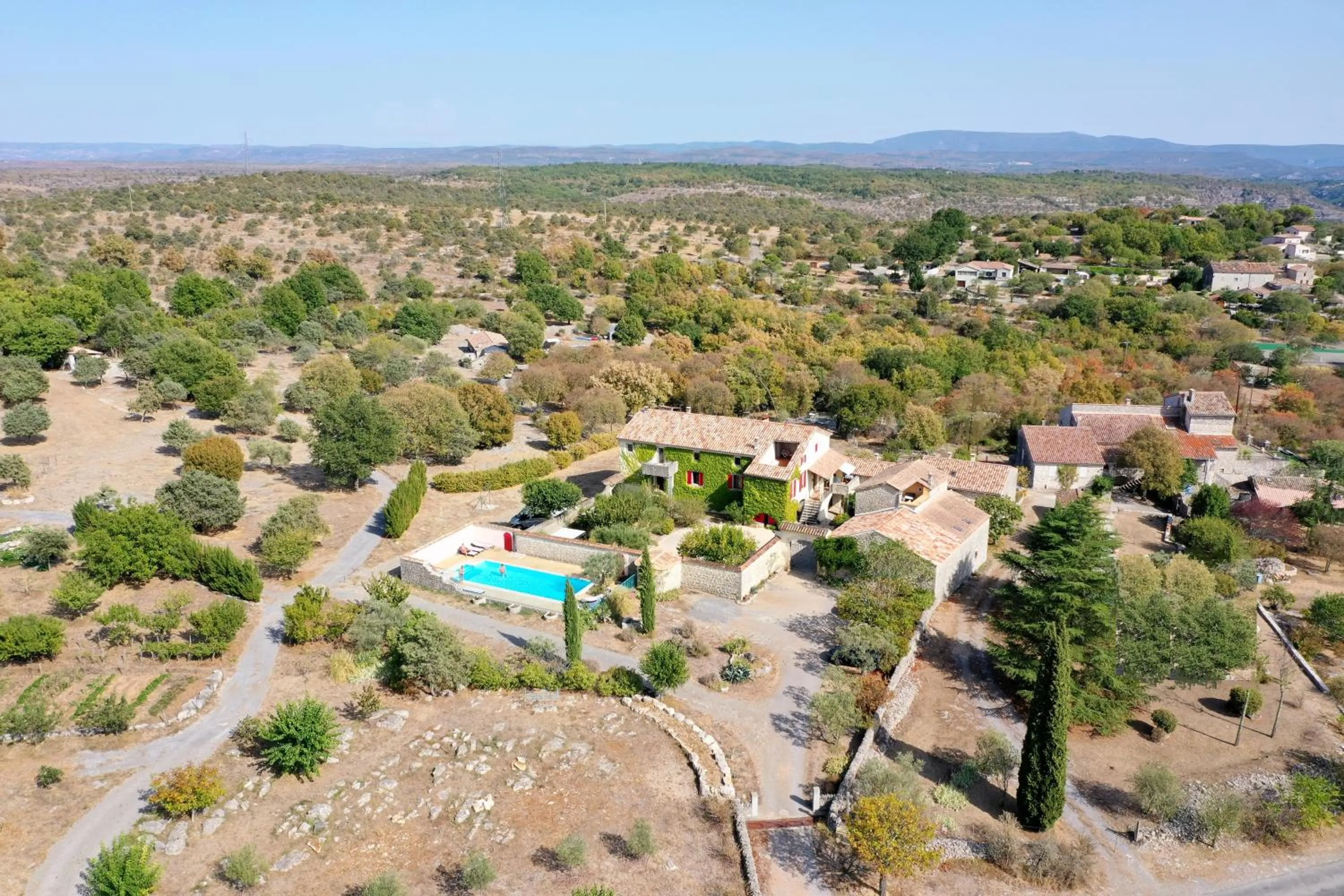Bird's eye view in Gîte le MAGNAN, 50 m2, charme, nature, terrasse, piscine chauffée, sud Ardèche
