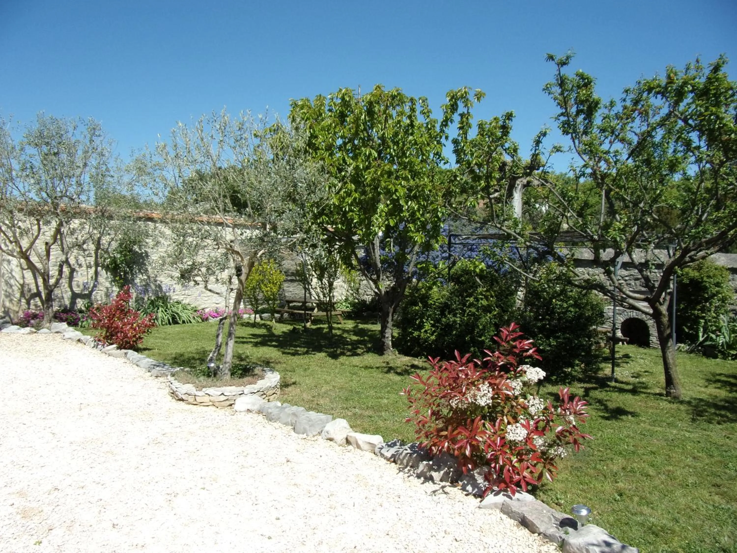 Property building in Gîte le MAGNAN, 50 m2, charme, nature, terrasse, piscine chauffée, sud Ardèche