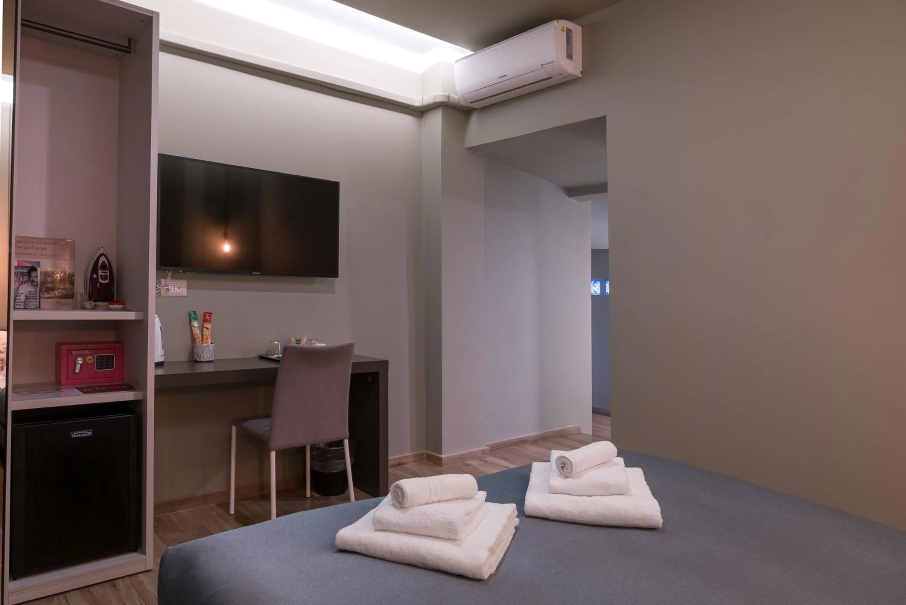 Photo of the whole room, Bed in GOGO` Petit Hotel