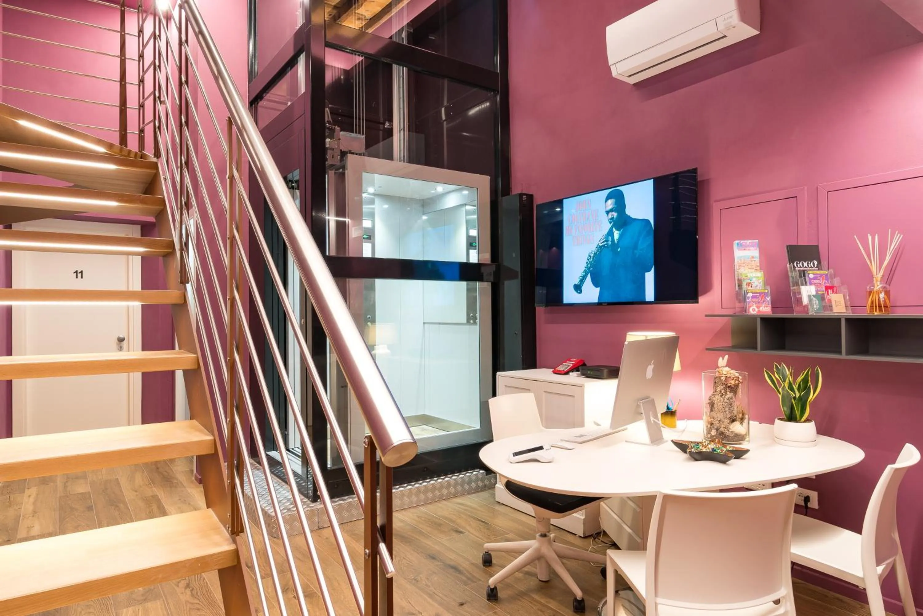 Lobby or reception in GOGO` Petit Hotel