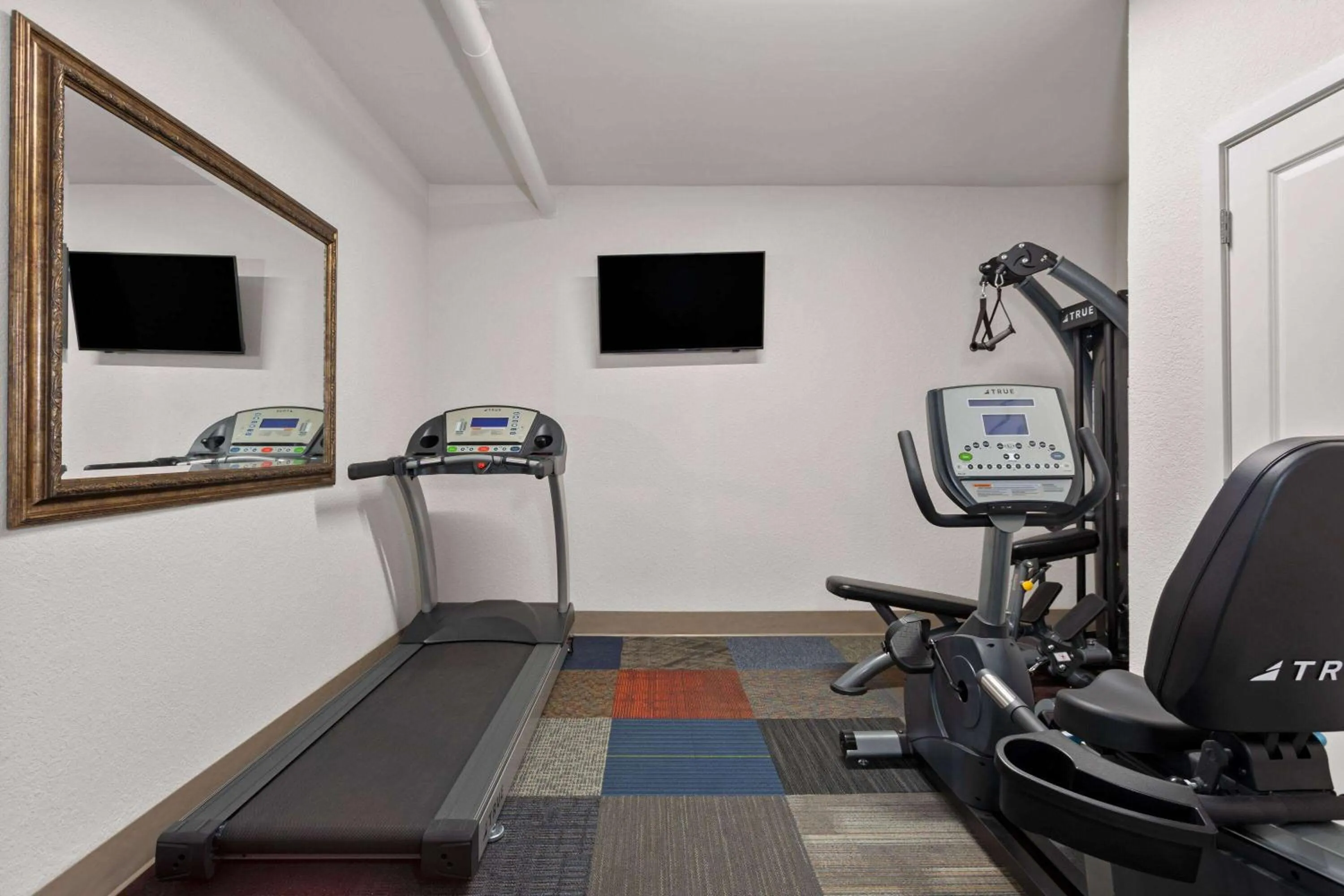 Fitness centre/facilities in Baymont by Wyndham Orlando-International Dr-Universal Blvd