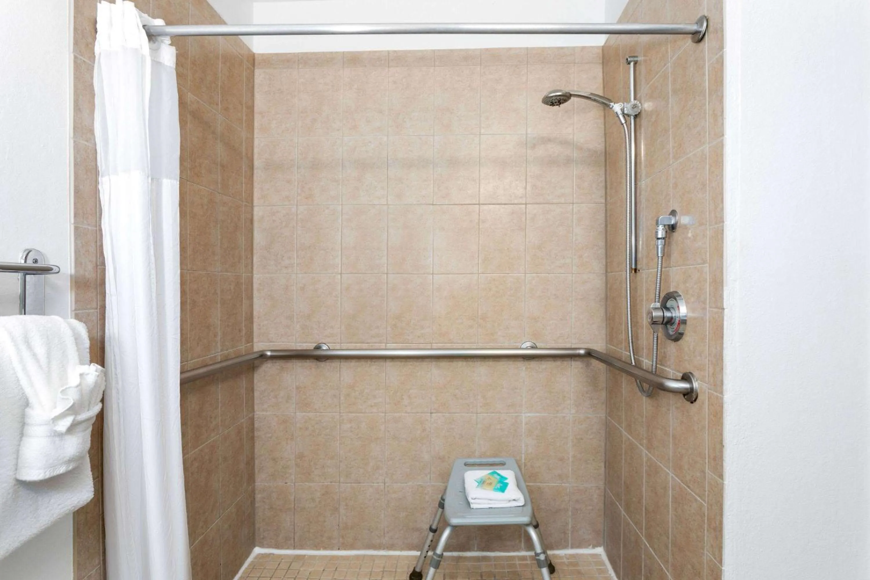 Shower in Baymont by Wyndham Orlando-International Dr-Universal Blvd