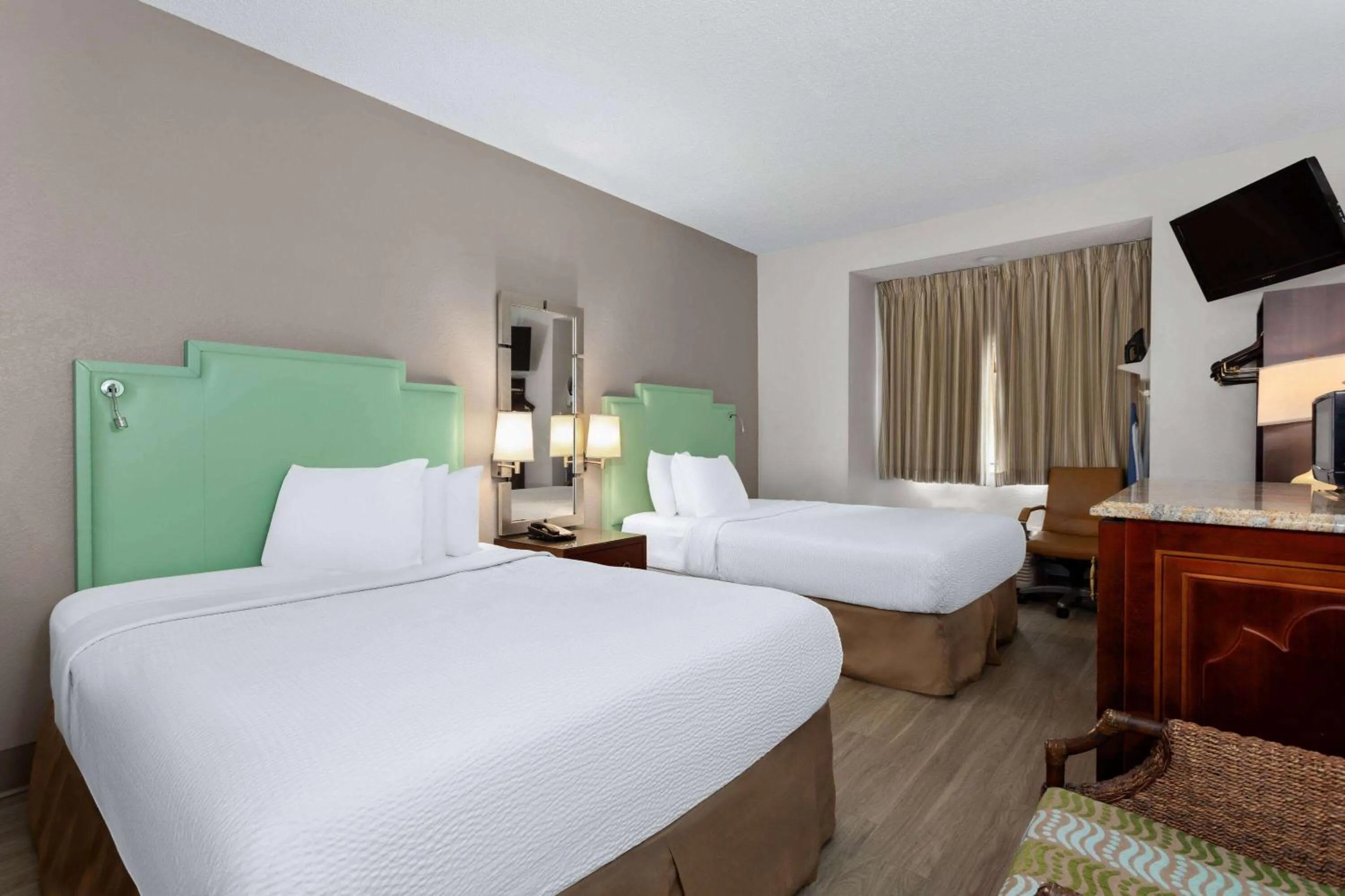 Photo of the whole room, Bed in Baymont by Wyndham Orlando-International Dr-Universal Blvd