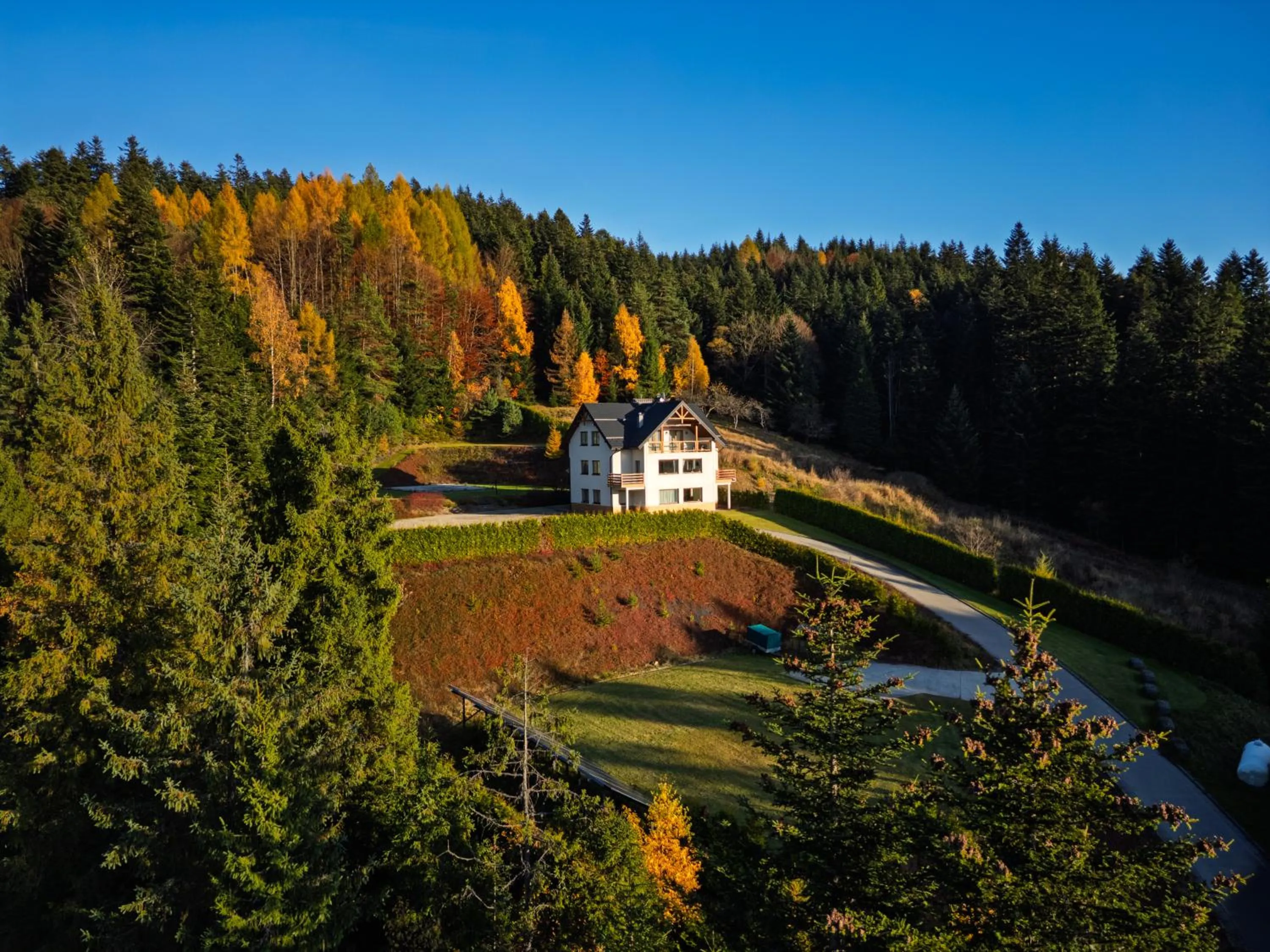 Property building in Willa Montis