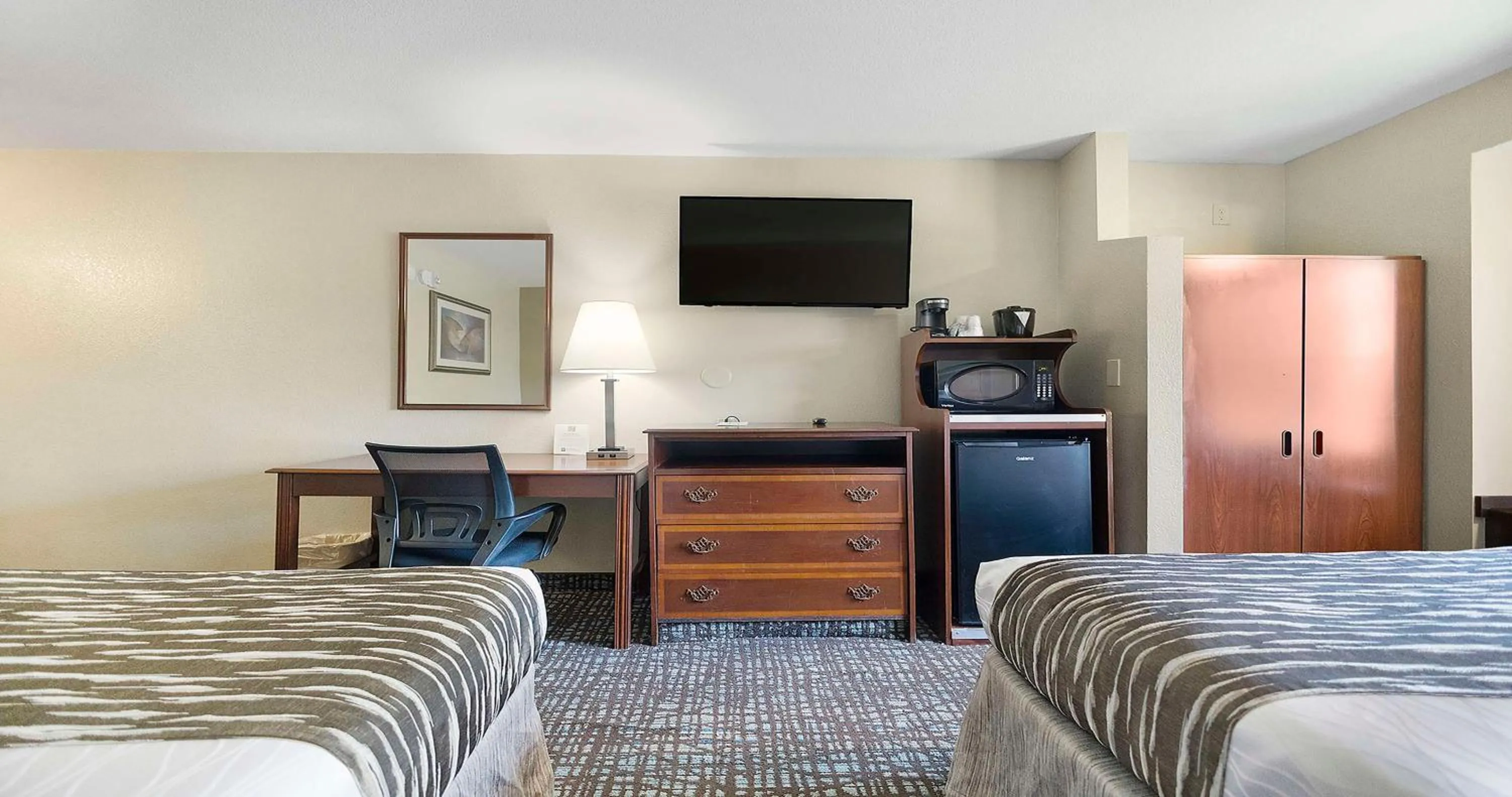 Other, Bed in SureStay Plus Hotel by Best Western Rocklin