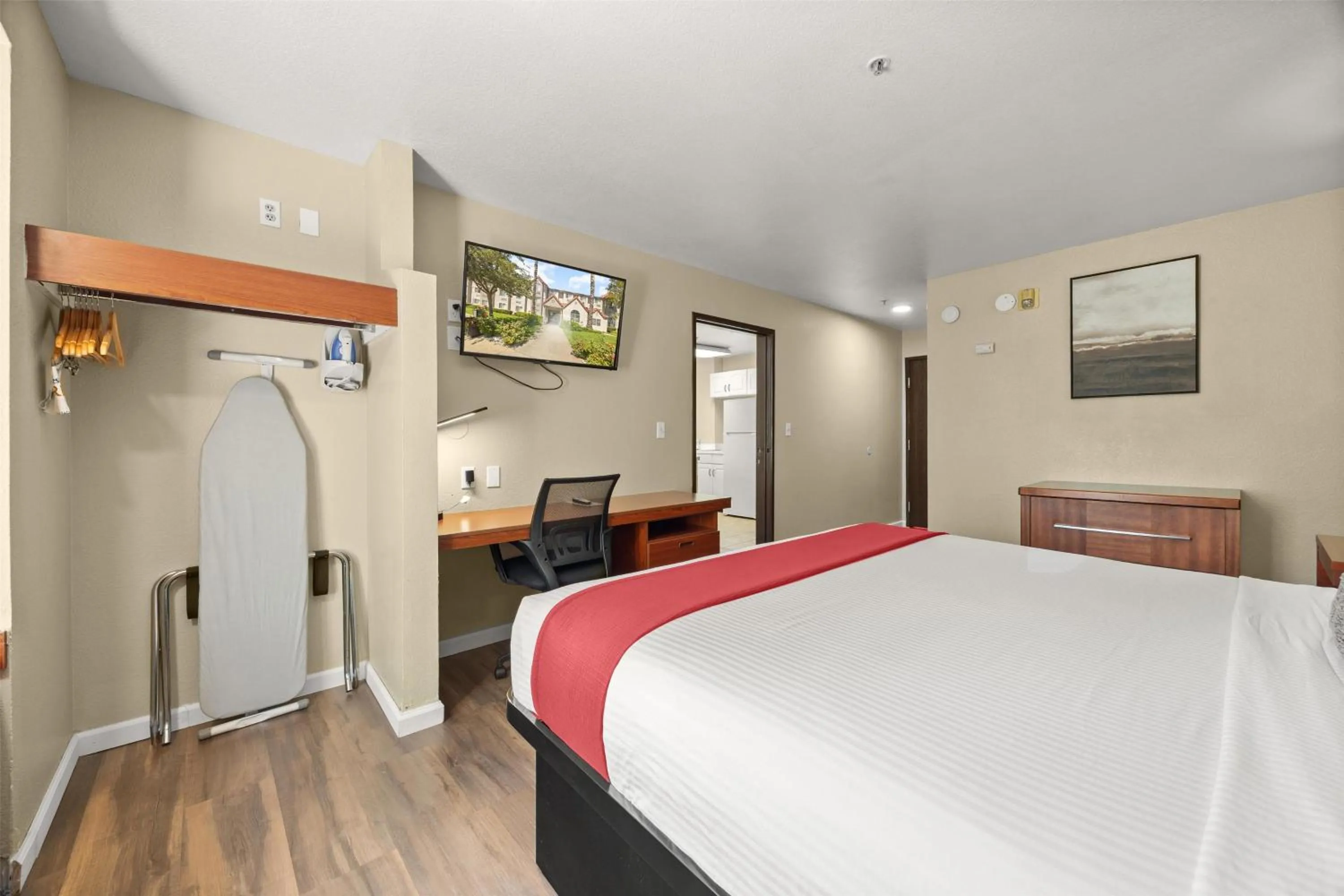 Photo of the whole room, Bed in SureStay Plus Hotel by Best Western Rocklin