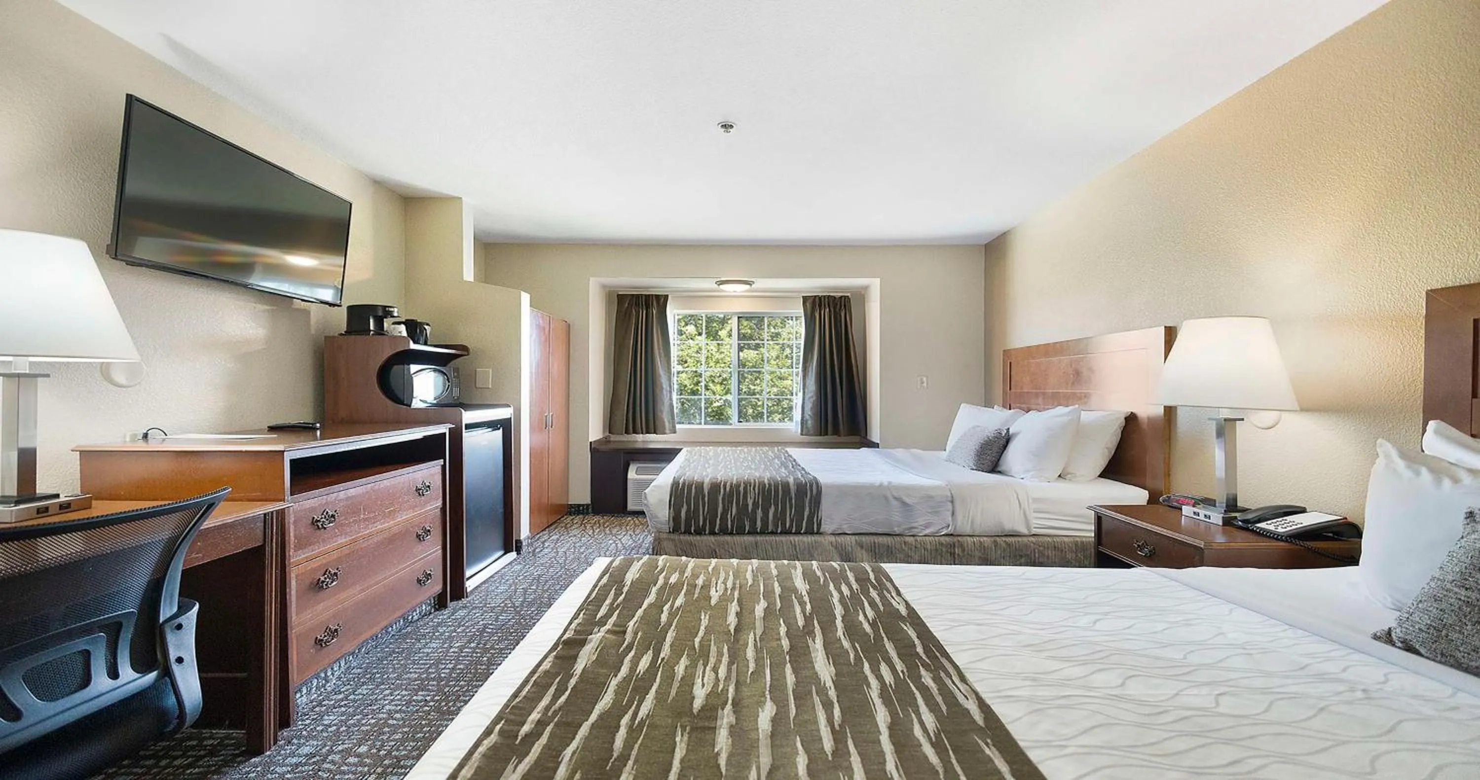 Bedroom, Bed in SureStay Plus Hotel by Best Western Rocklin
