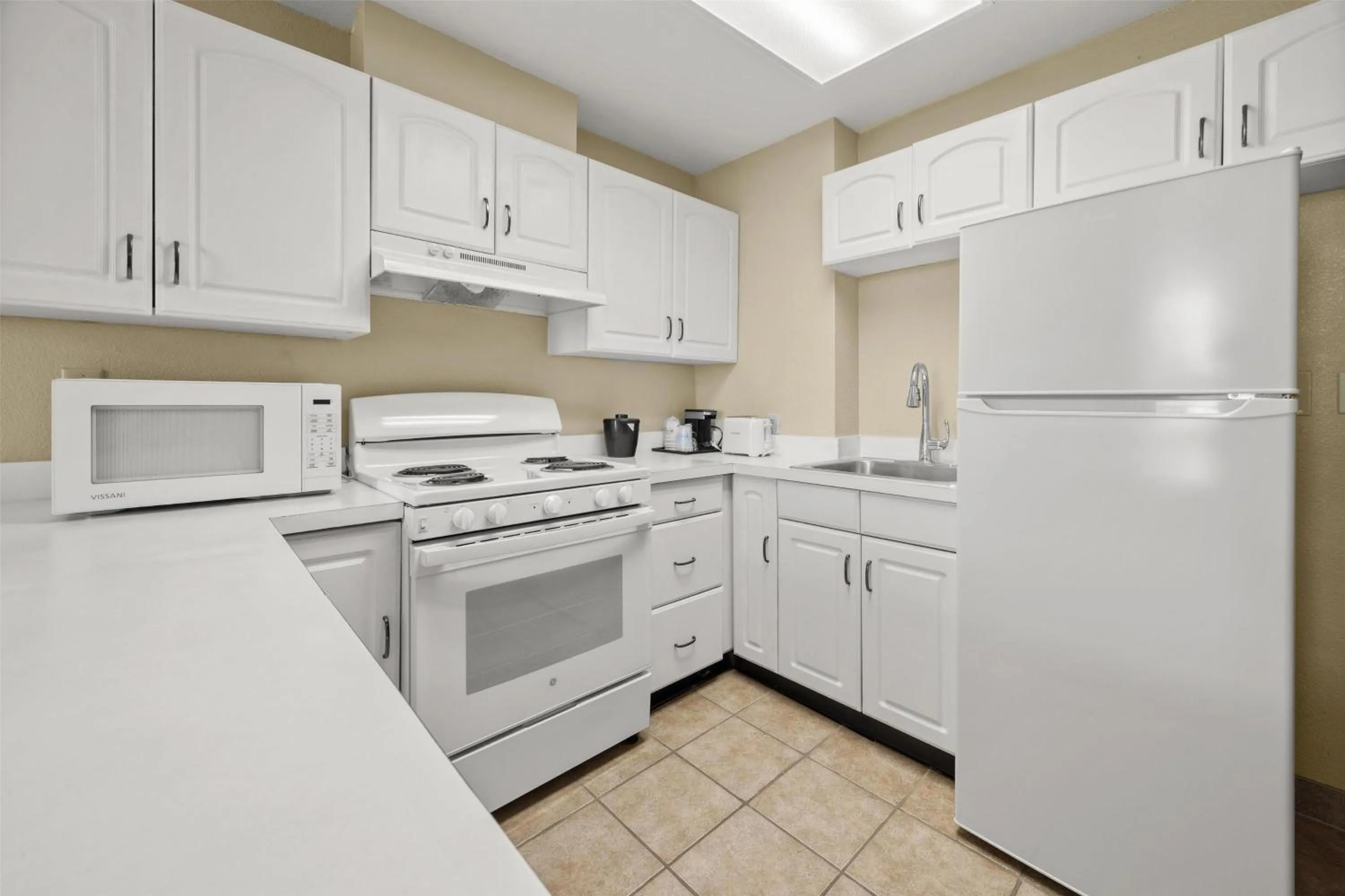 Kitchen or kitchenette in SureStay Plus Hotel by Best Western Rocklin