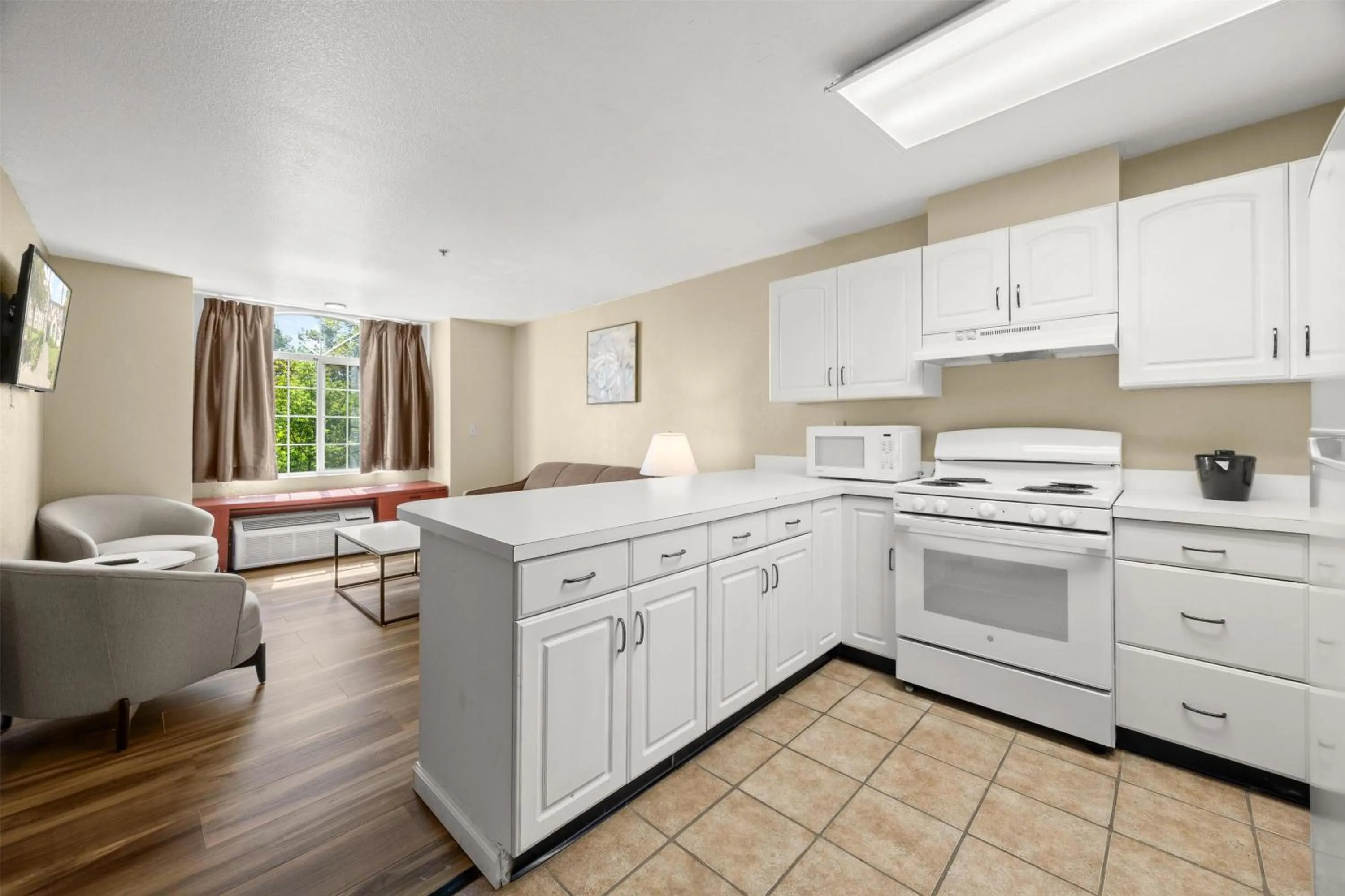 Kitchen or kitchenette in SureStay Plus Hotel by Best Western Rocklin
