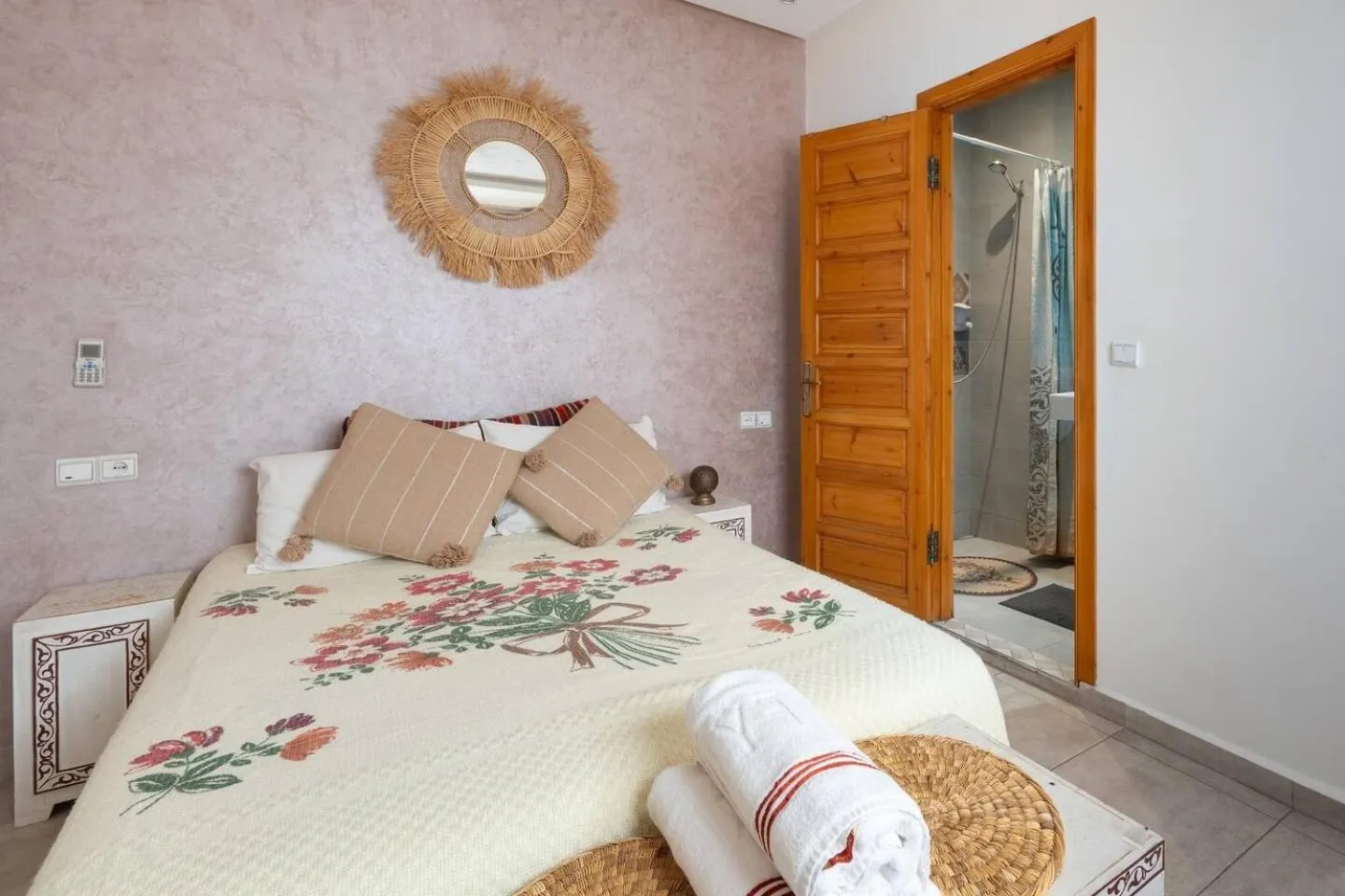 Bed in RIAD Miel & Une Nuit