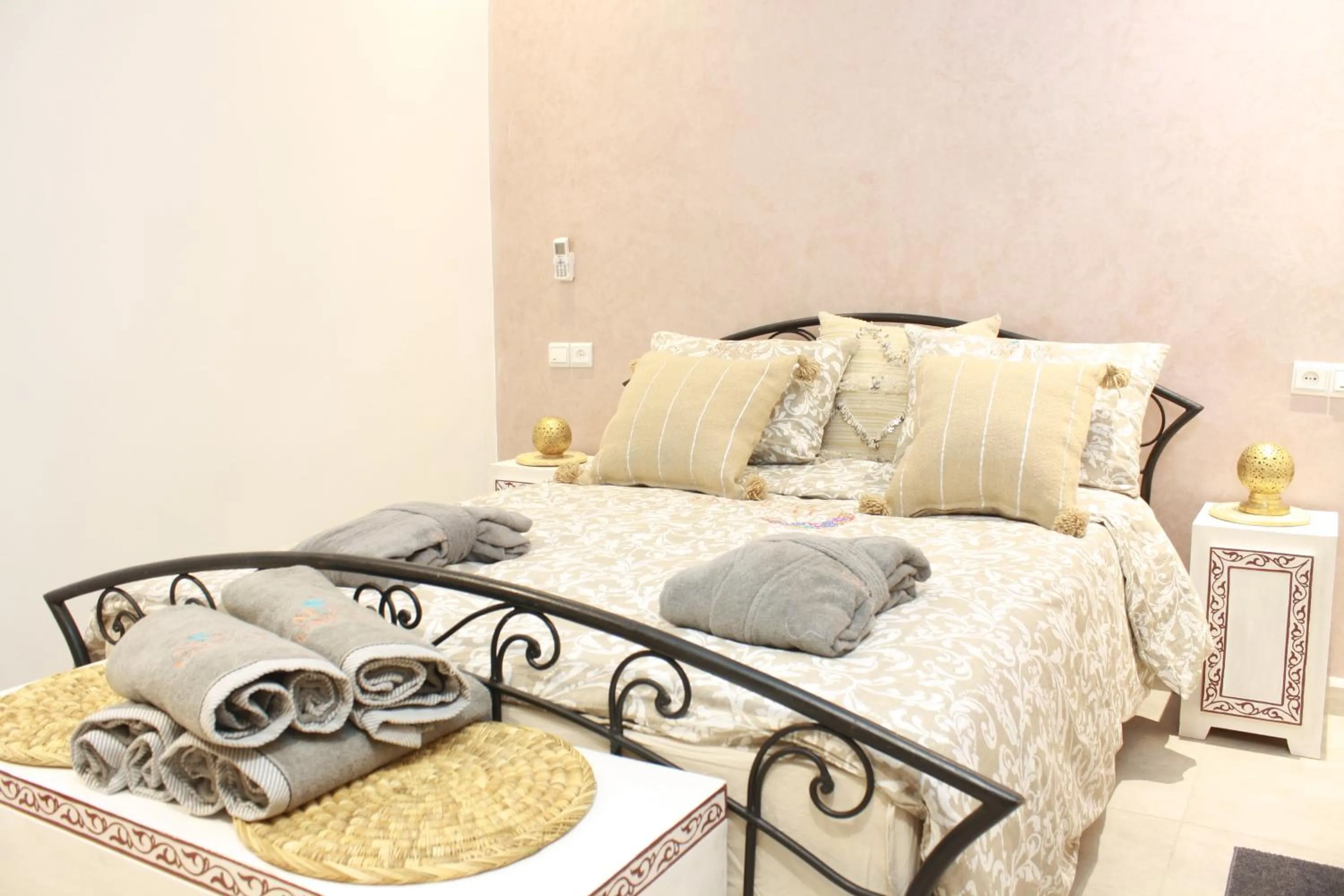 Bedroom, Bed in RIAD Miel & Une Nuit