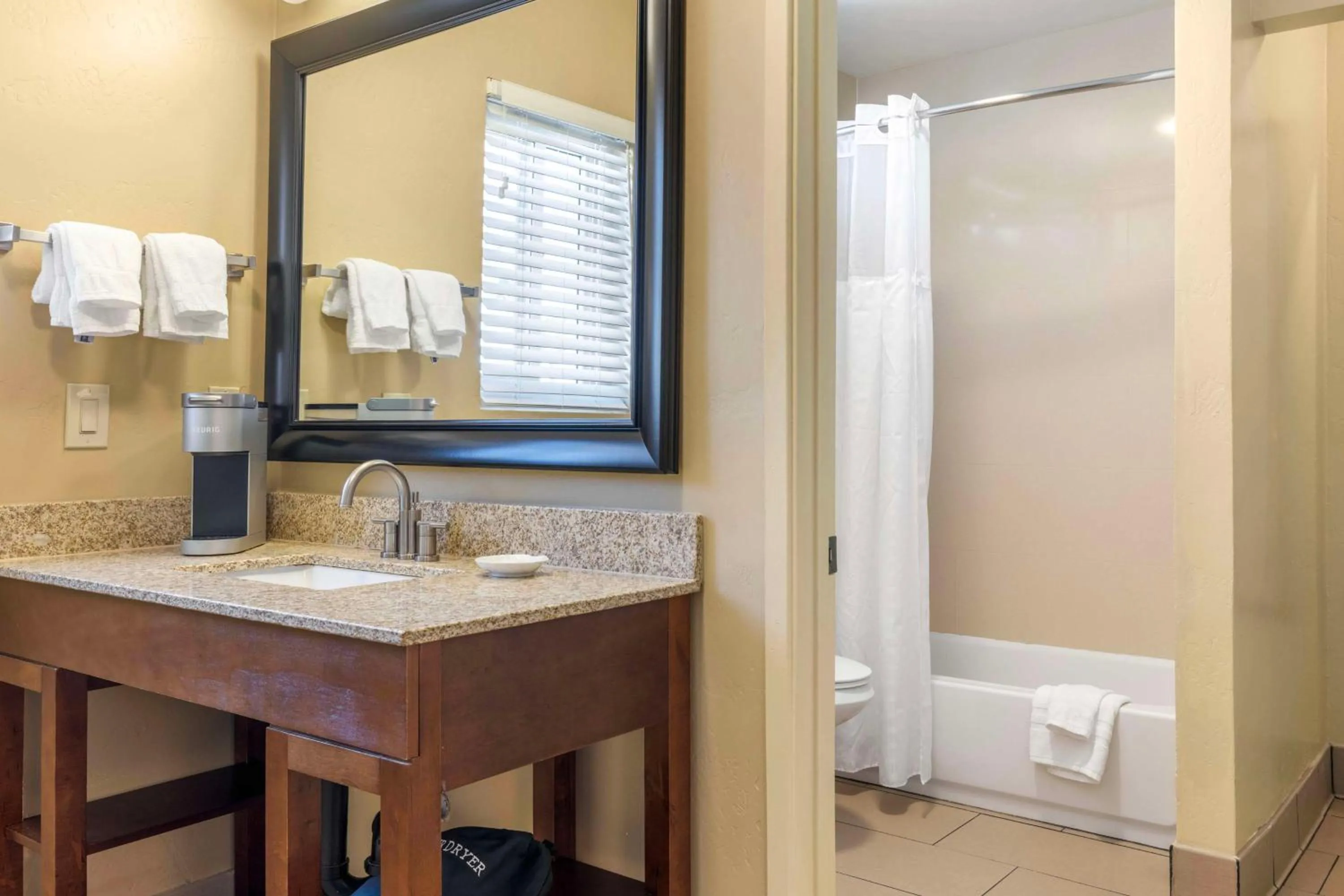Bathroom in Best Western Plus Beach View Lodge Carlsbad