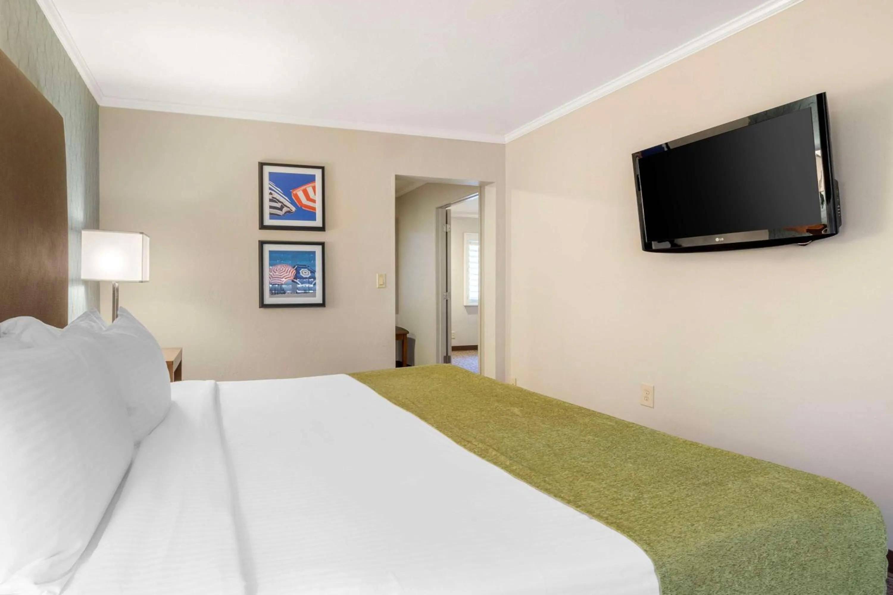 Bedroom, Bed in Best Western Plus Beach View Lodge Carlsbad