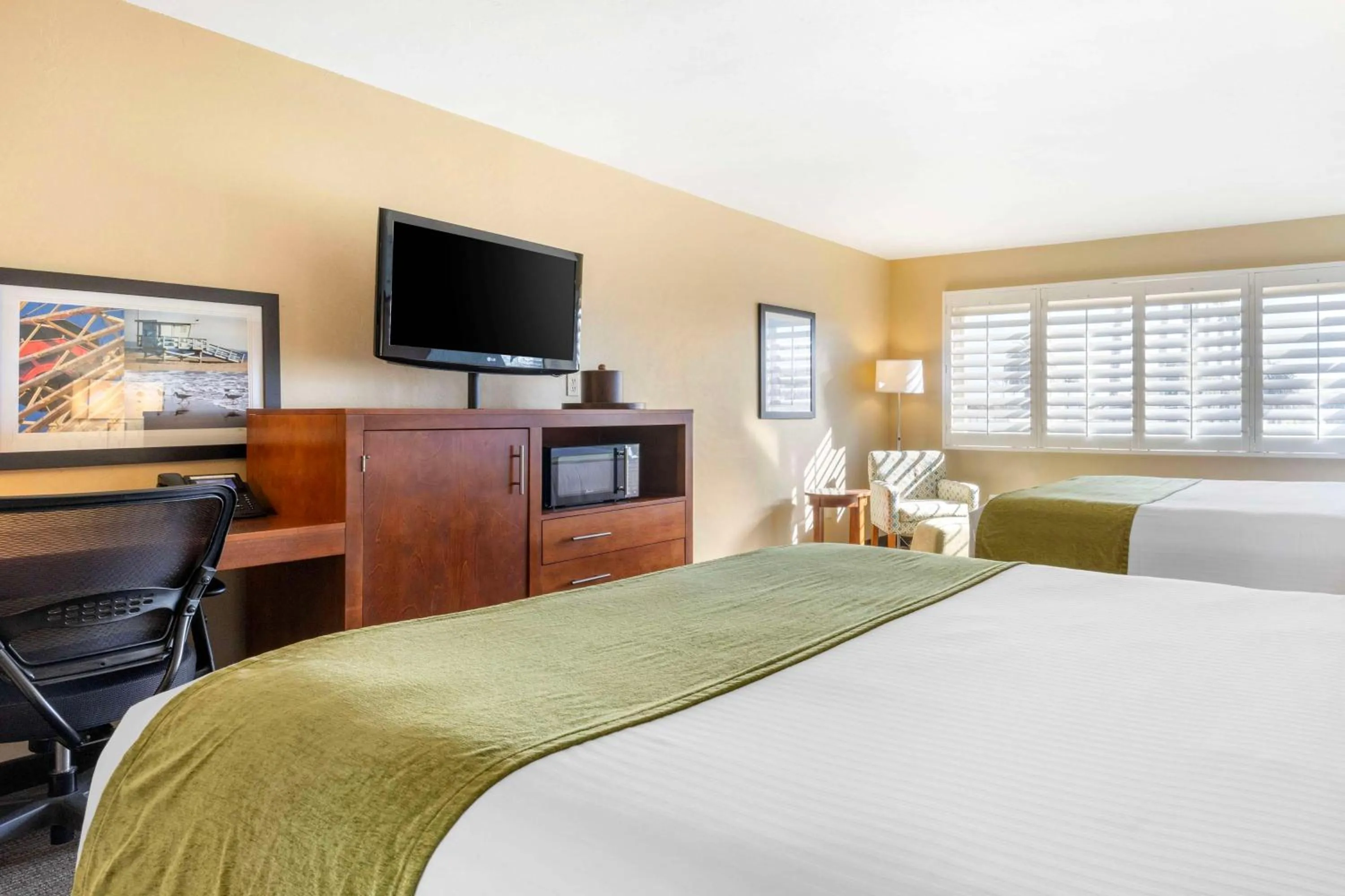 Bedroom, Bed in Best Western Plus Beach View Lodge Carlsbad