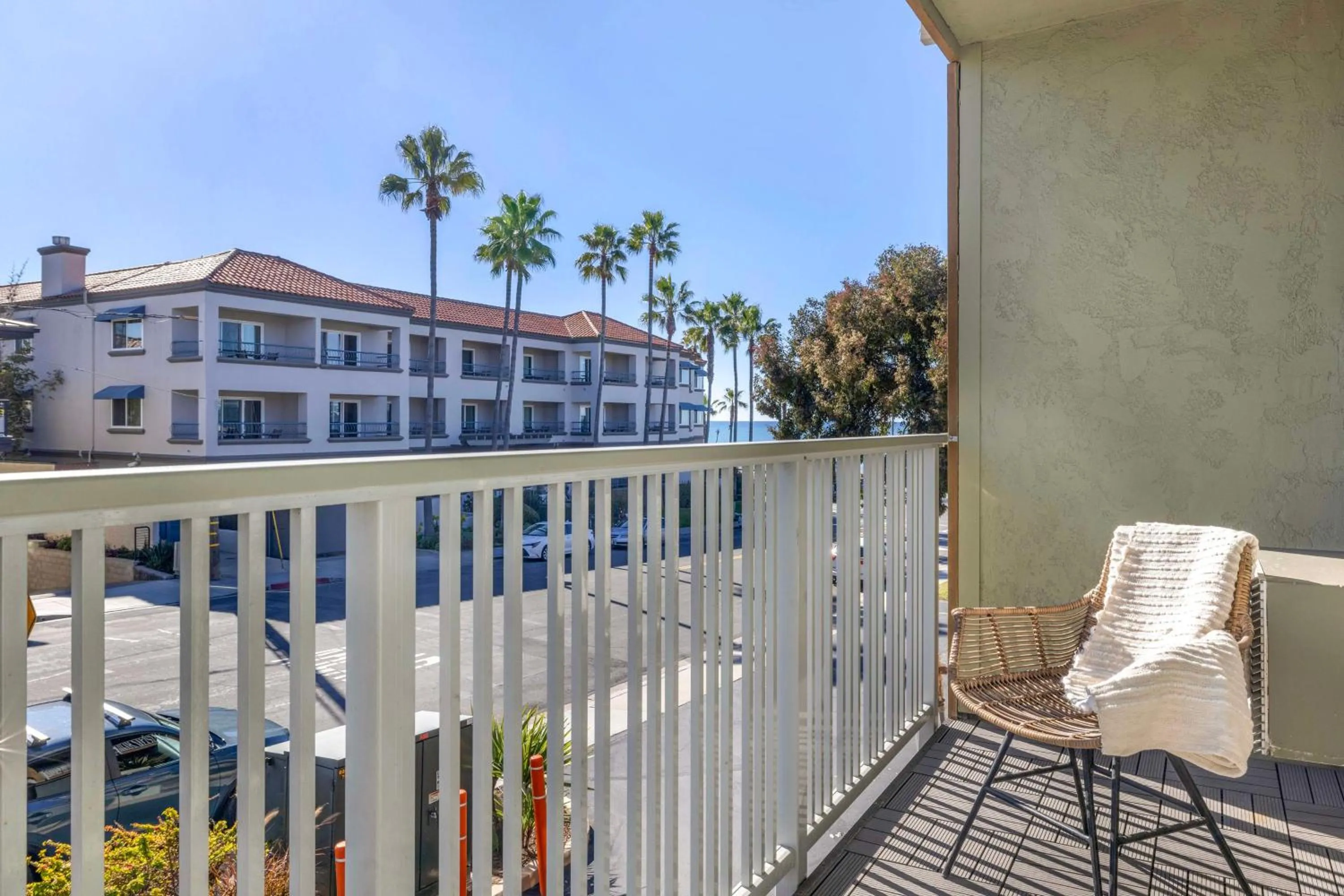 Bedroom in Best Western Plus Beach View Lodge Carlsbad
