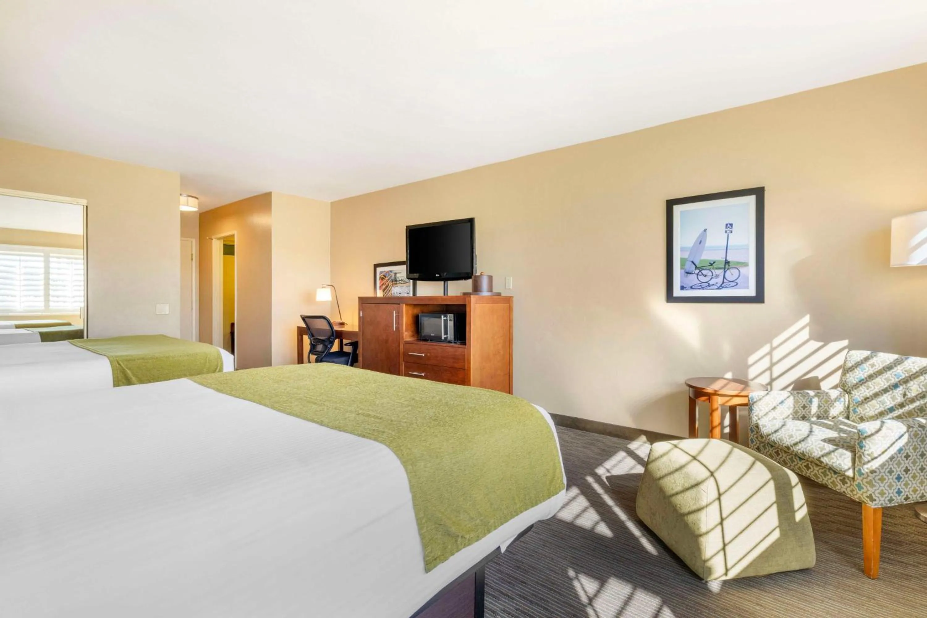 Bedroom, Bed in Best Western Plus Beach View Lodge Carlsbad