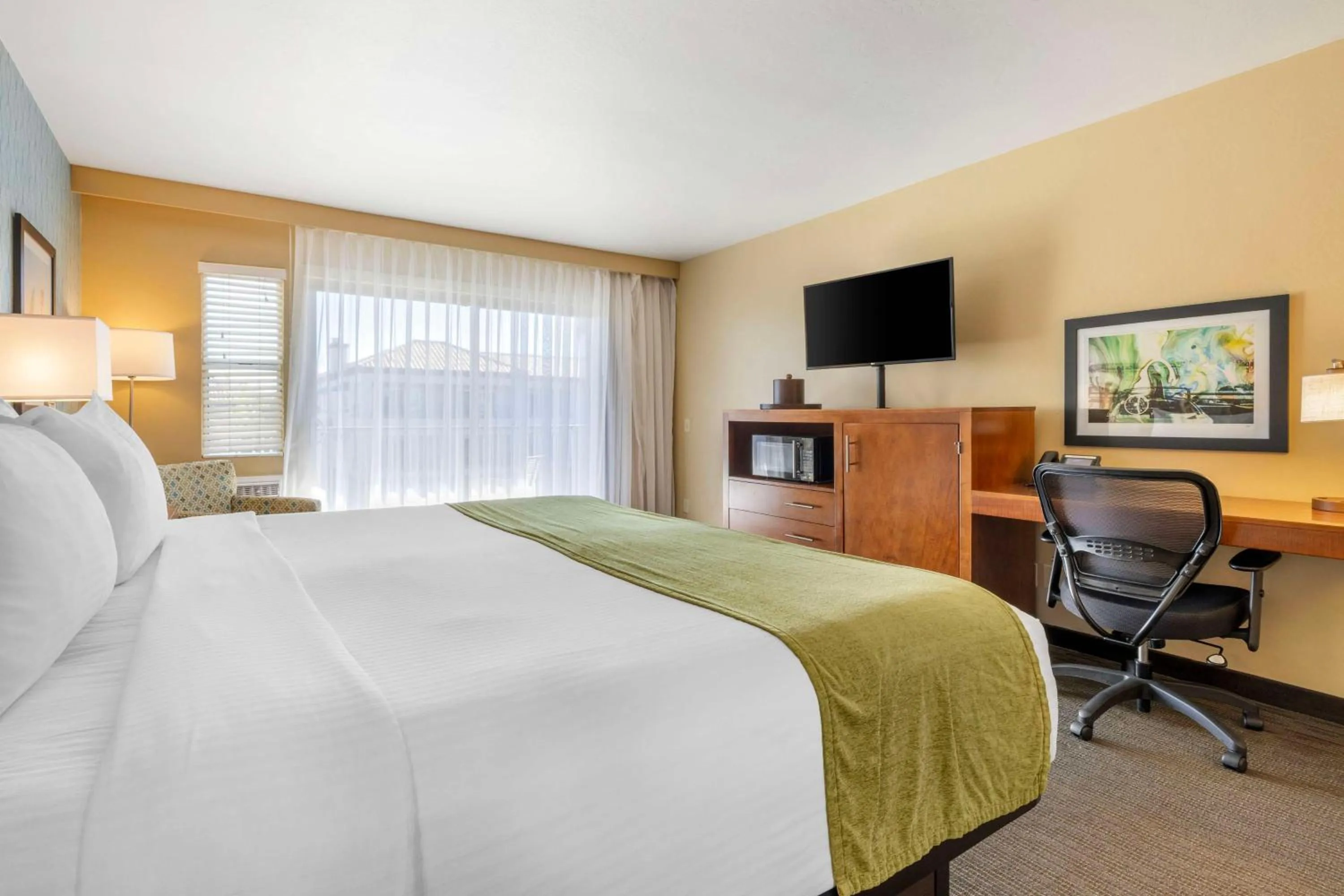 Bedroom, Bed in Best Western Plus Beach View Lodge Carlsbad