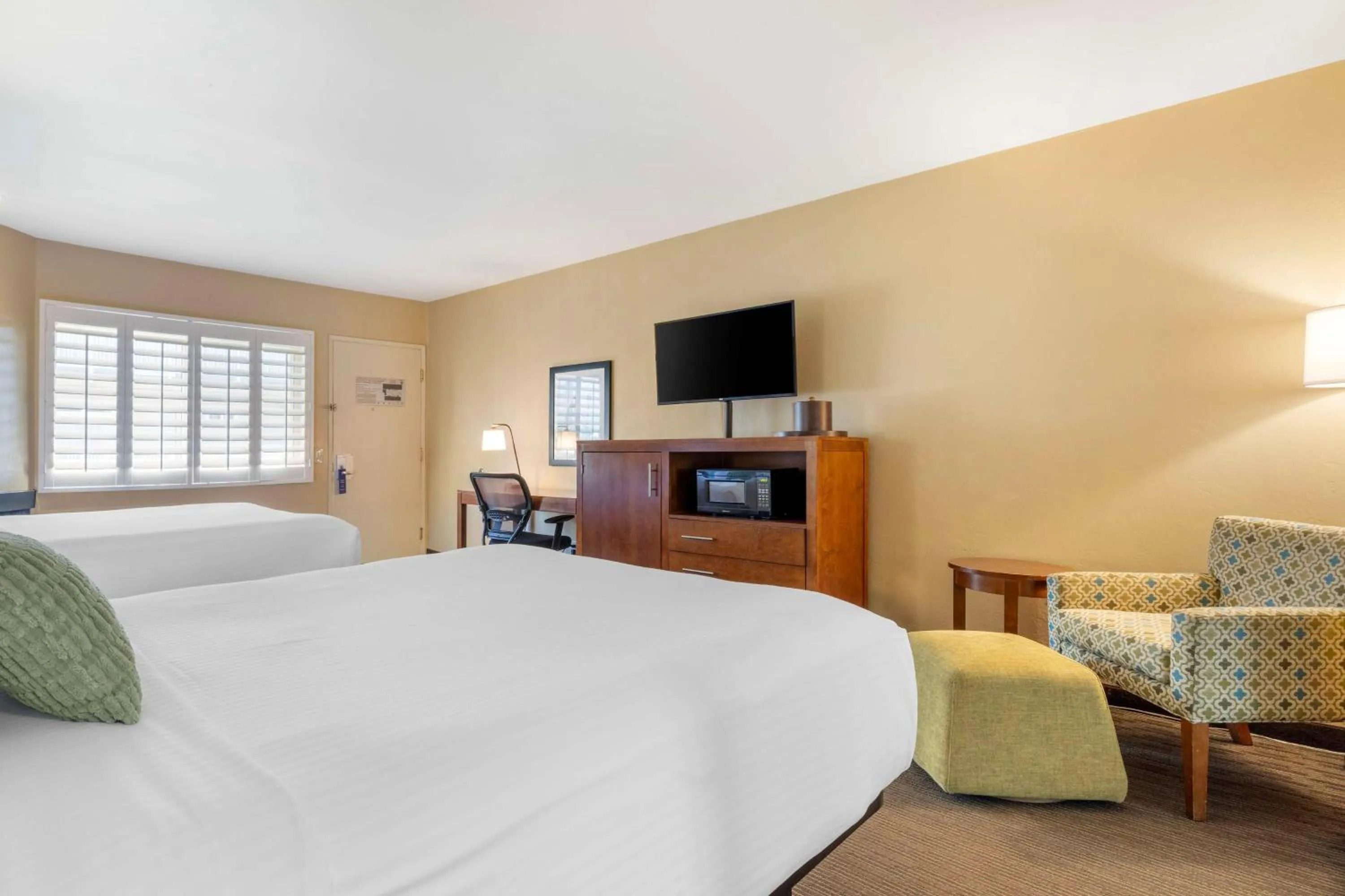 Bedroom, Bed in Best Western Plus Beach View Lodge Carlsbad