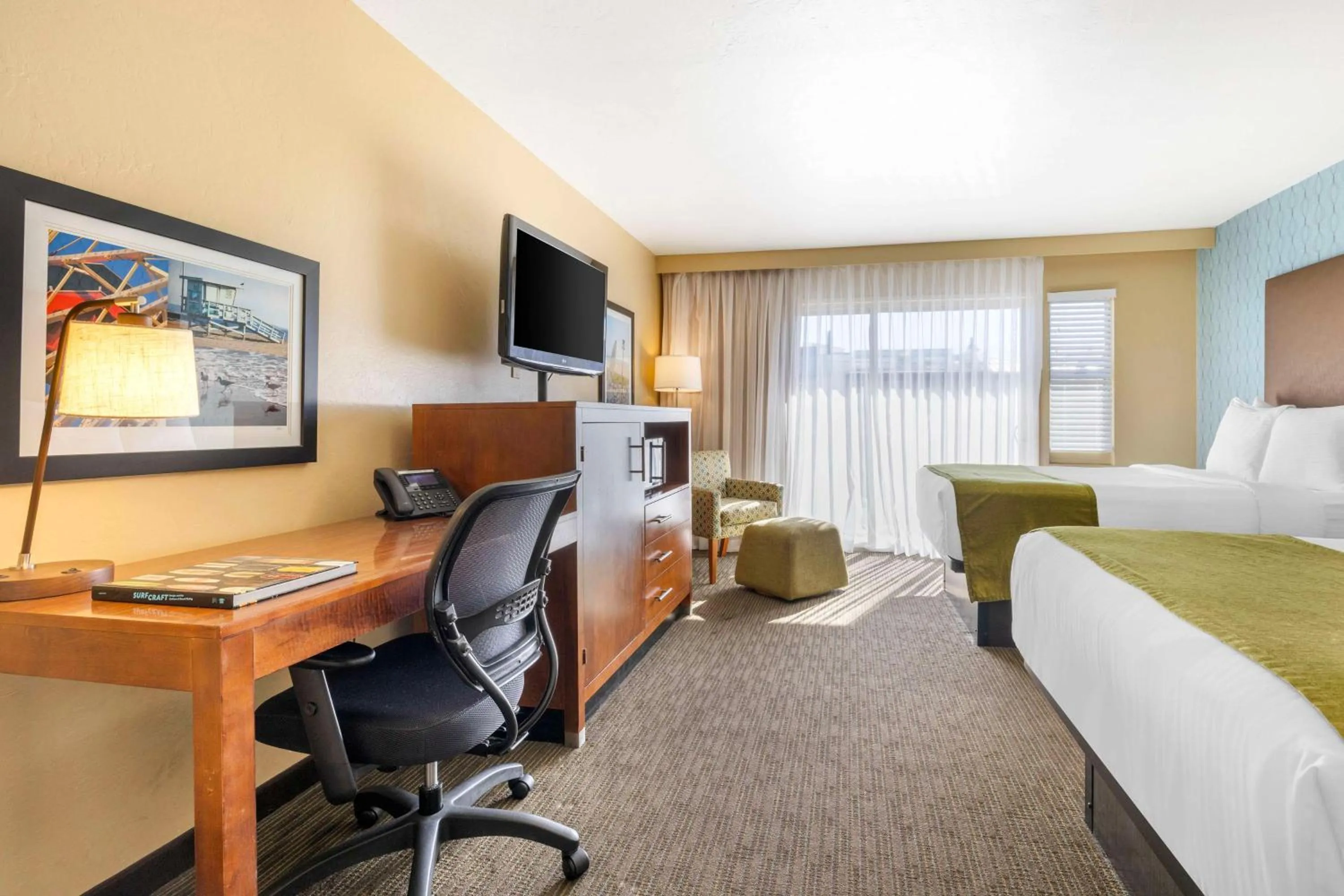 Bedroom, Bed in Best Western Plus Beach View Lodge Carlsbad